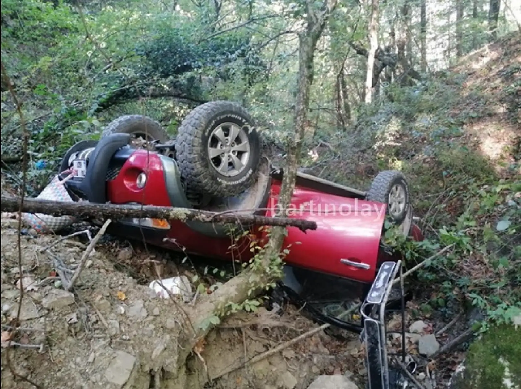 Kamyonet Şarampole Yuvarlandı, 1 ölü