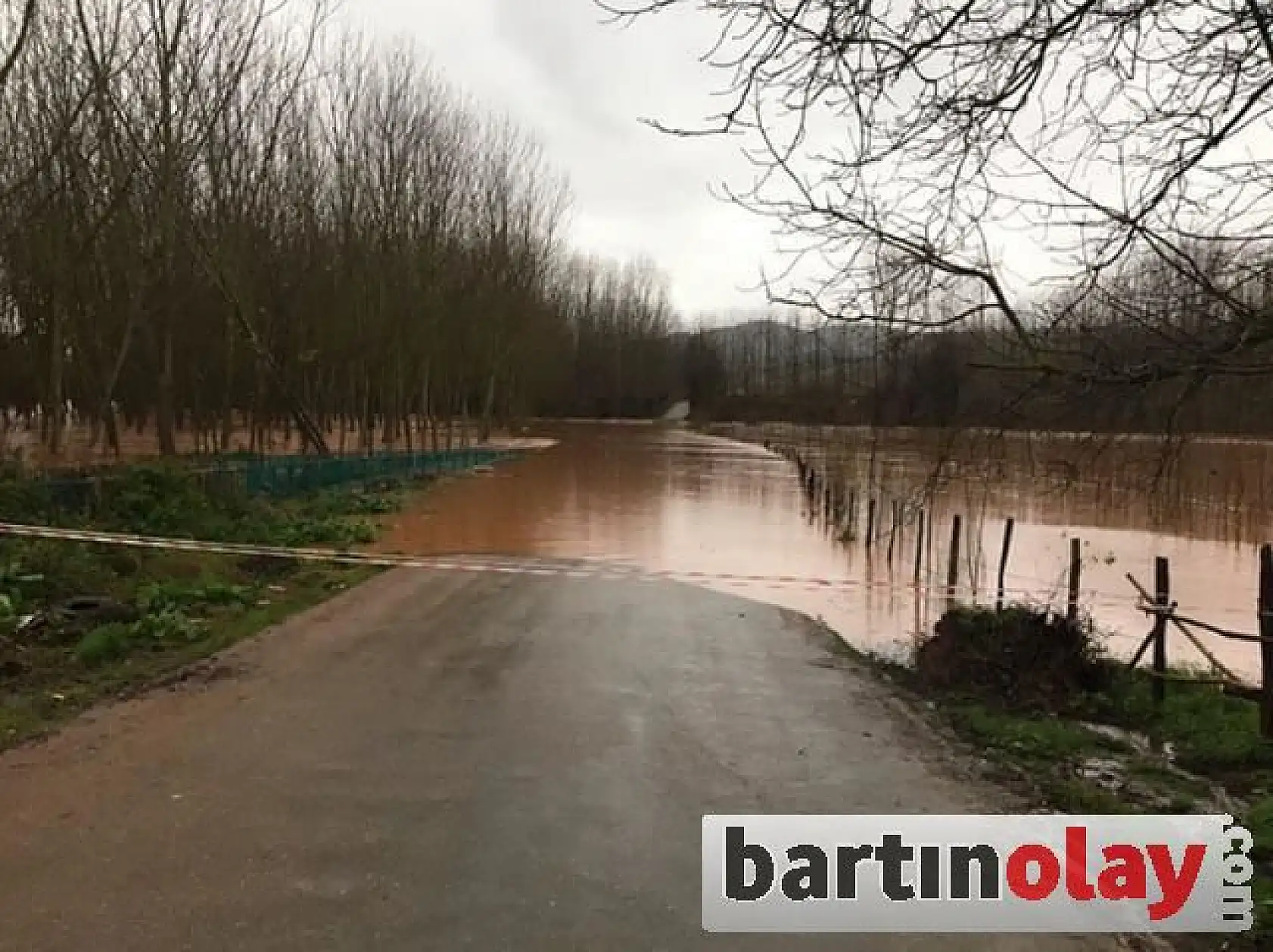 İki köprü sular altında kaldı