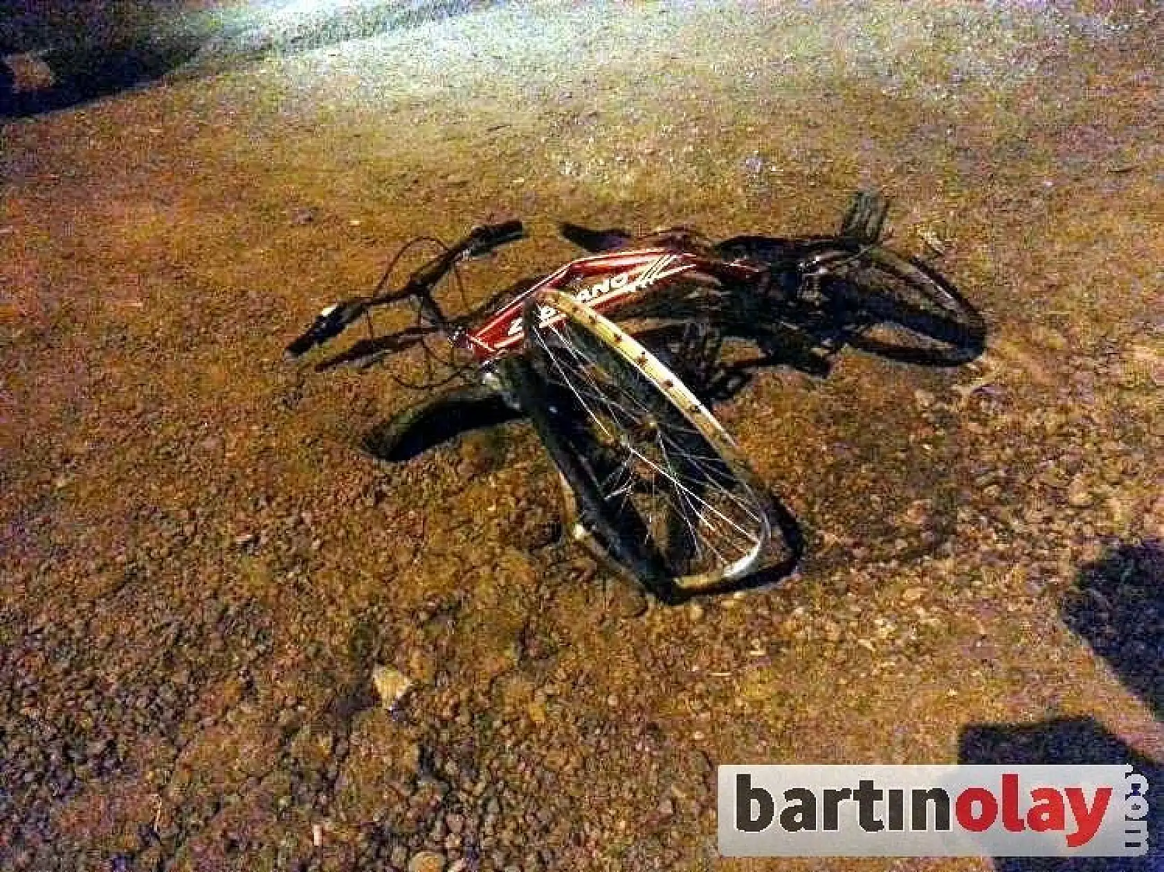 Aracın çarptığı bisikletli hayatını kaybetti 