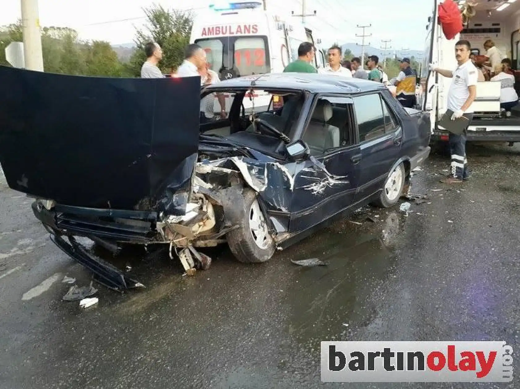 Otomobil işçi servisine çarptı, 4 yaralı