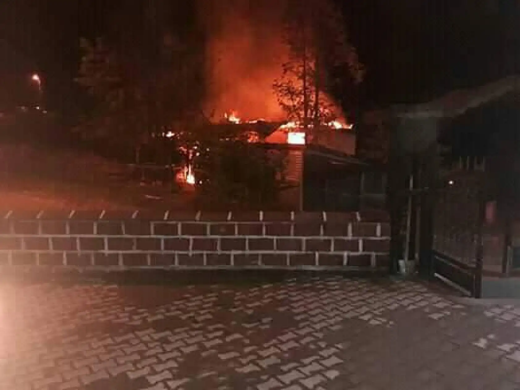 Cami lojmanında yangın çıktı