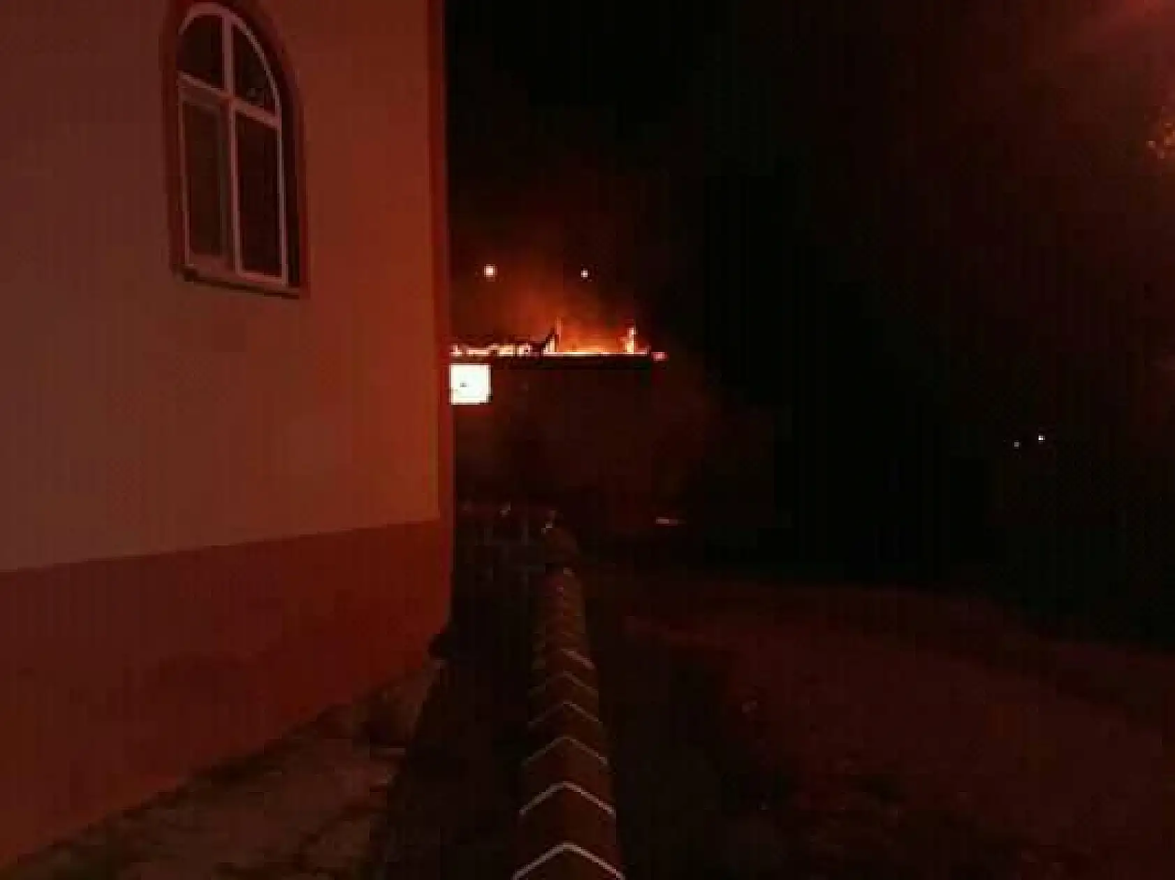 Cami lojmanında yangın çıktı