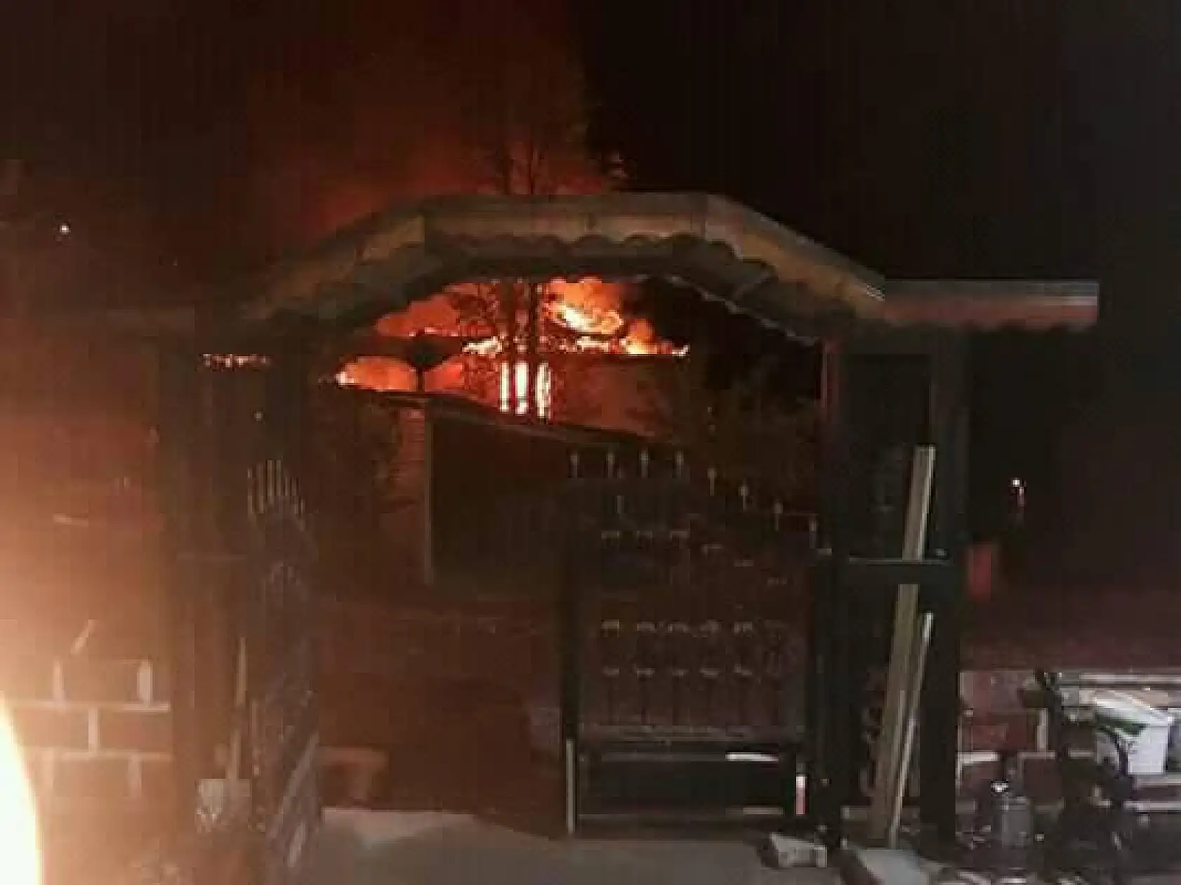 Cami lojmanında yangın çıktı