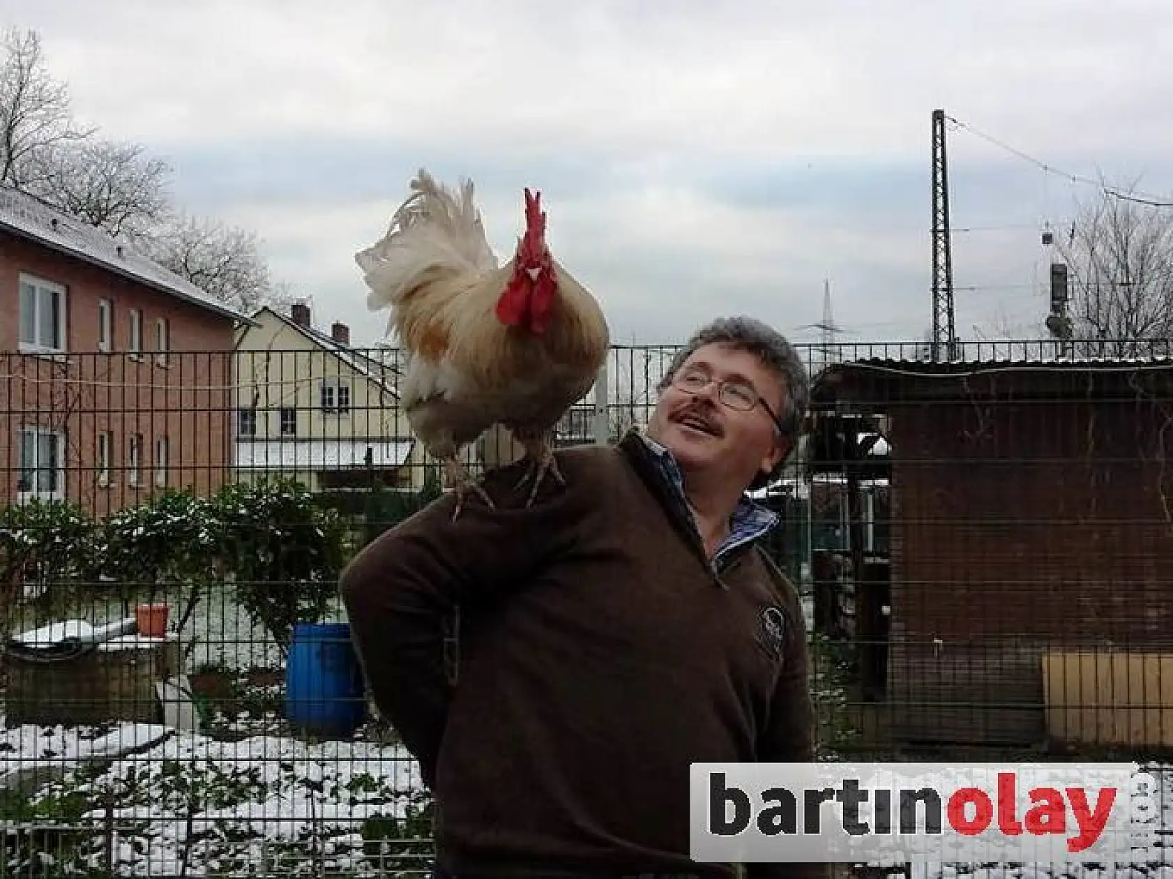 Çok sevdiği horozlarına onun adını koydu