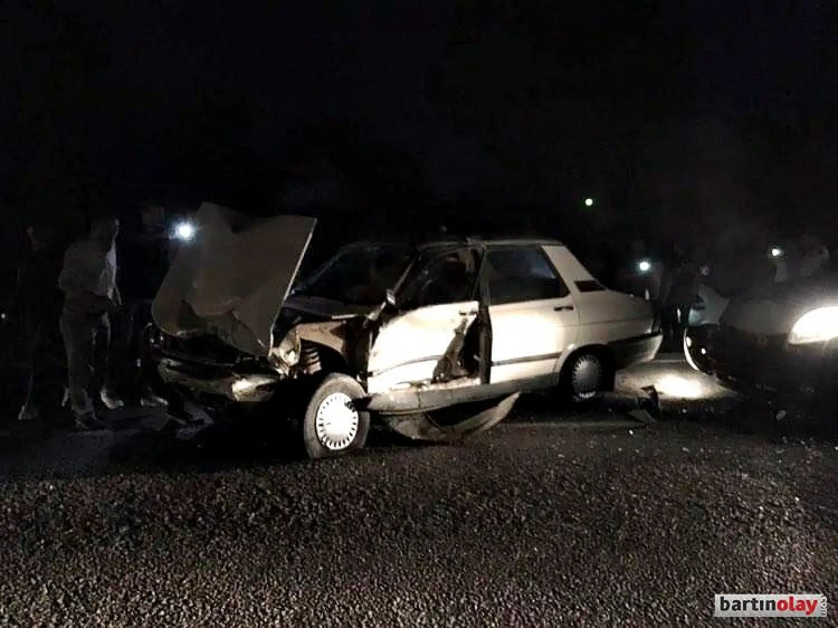 Zincirleme kaza, 3 araç çarpıştı