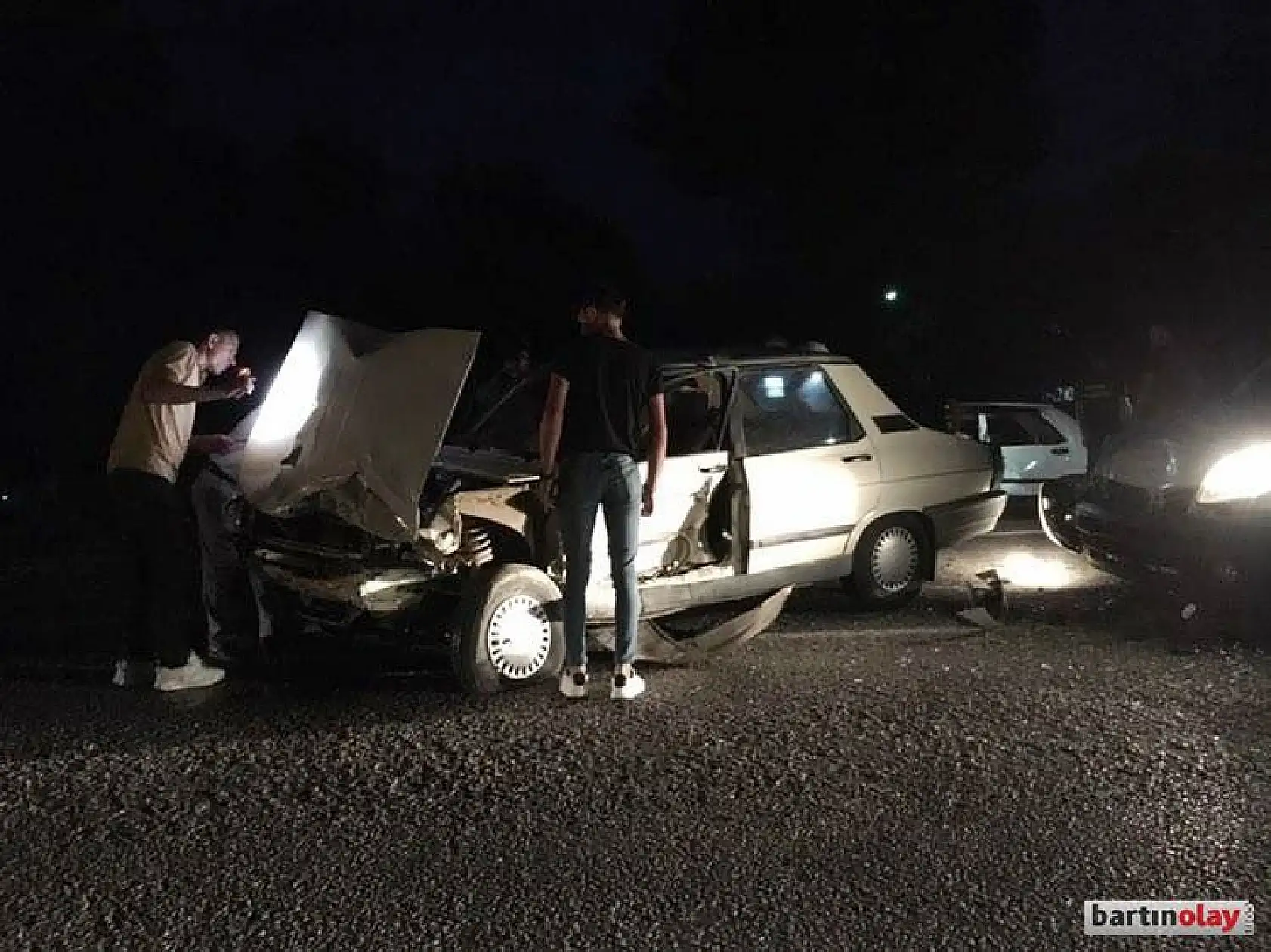 Zincirleme kaza, 3 araç çarpıştı