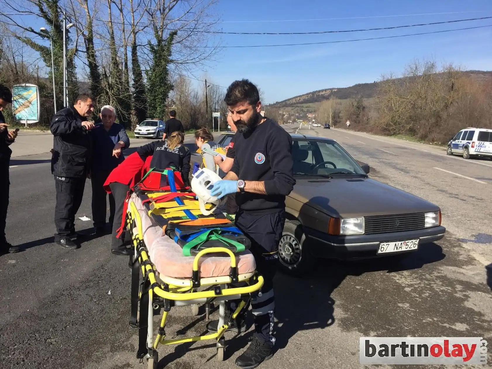 İki otomobil çarpıştı, 3 yaralı