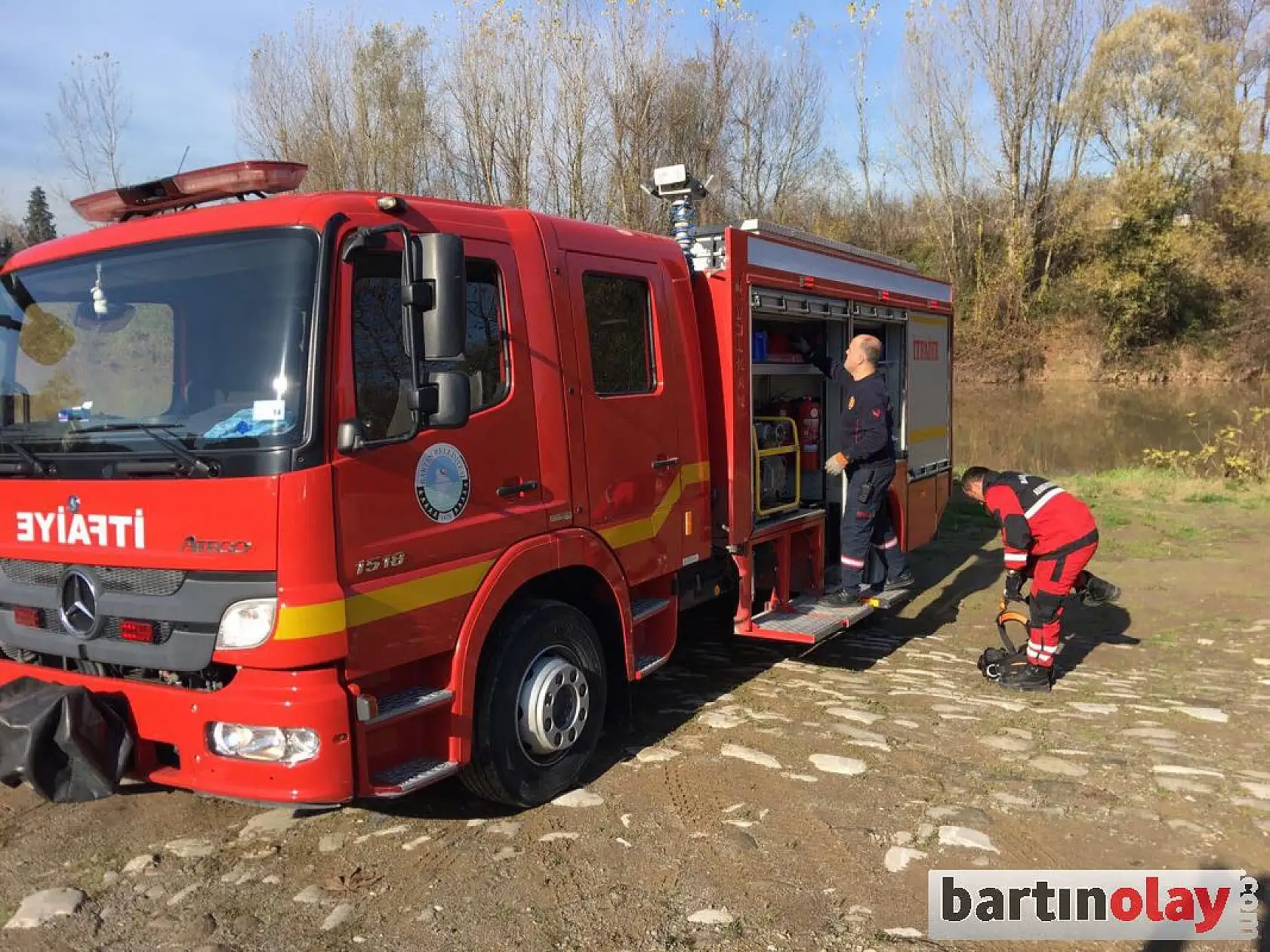 Irmağa Düşen Minik Kedi Kurtarıldı