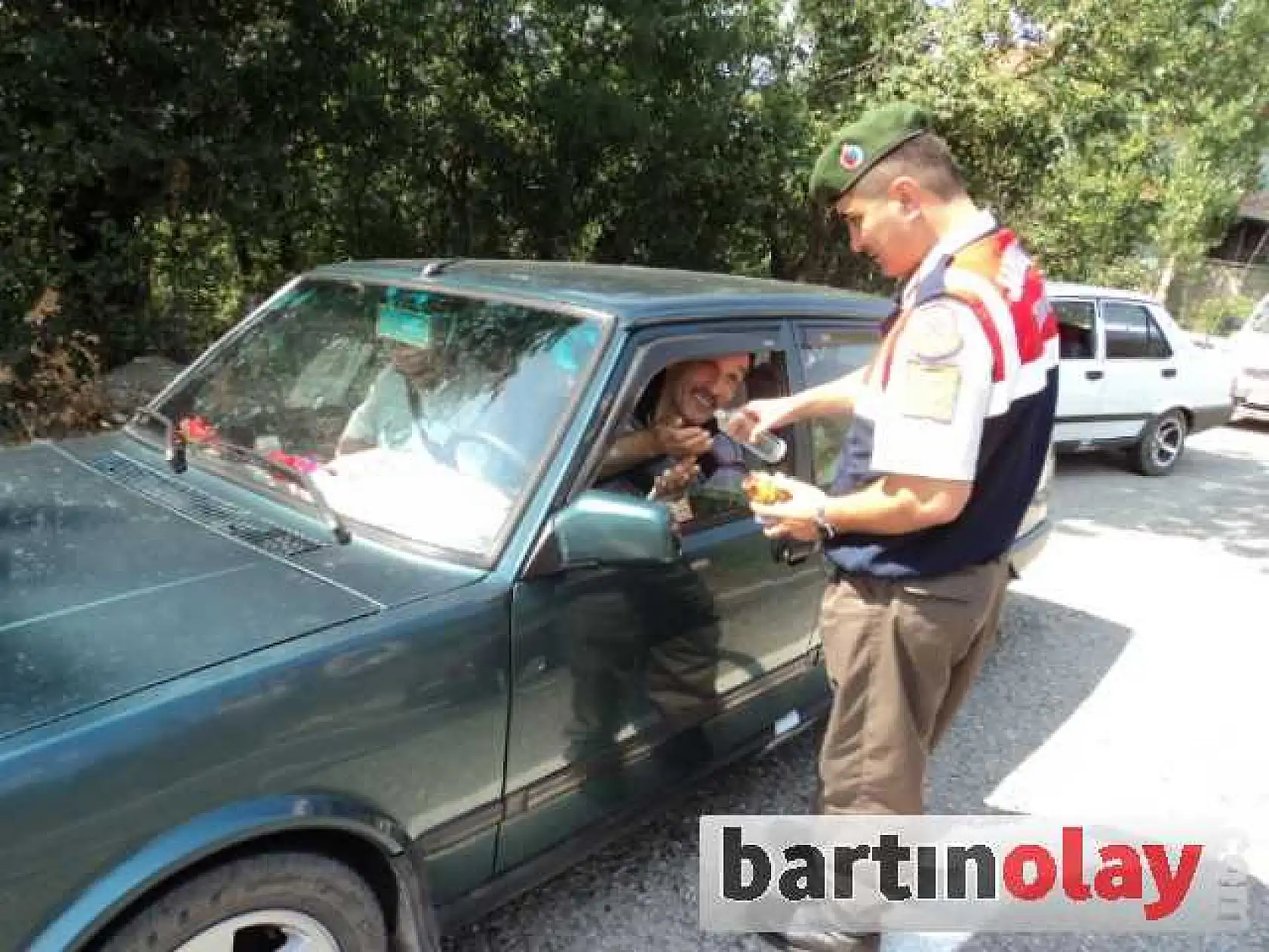 SAHİLLERDE TRAFİK FELÇ OLDU