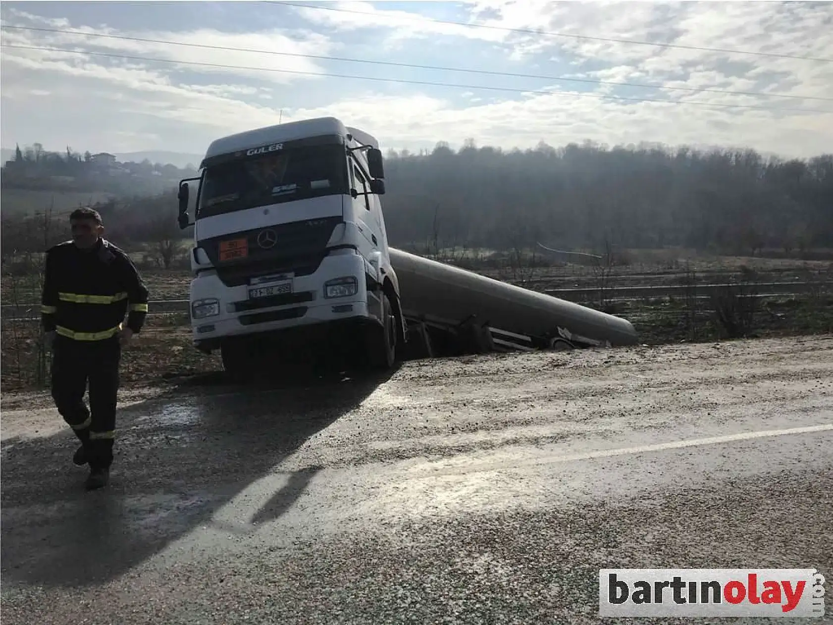 Kayan tanker yoldan çıktı