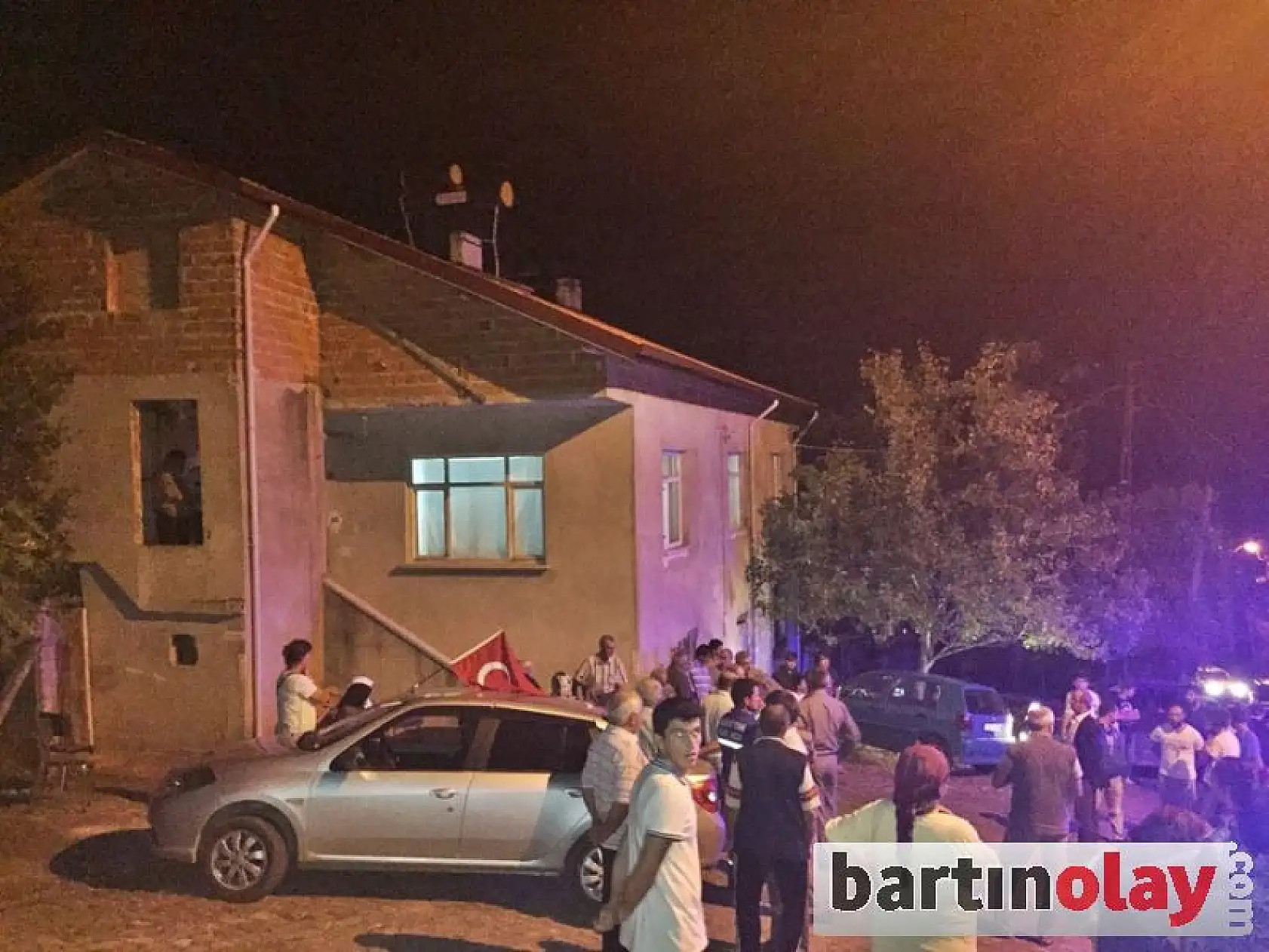 20 Yaşındaki Genç Kendini Astı