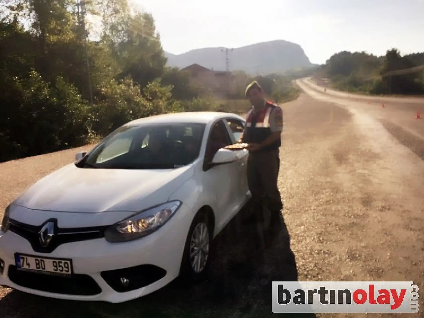 Jandarmadan sürücülere bayram çikolatası