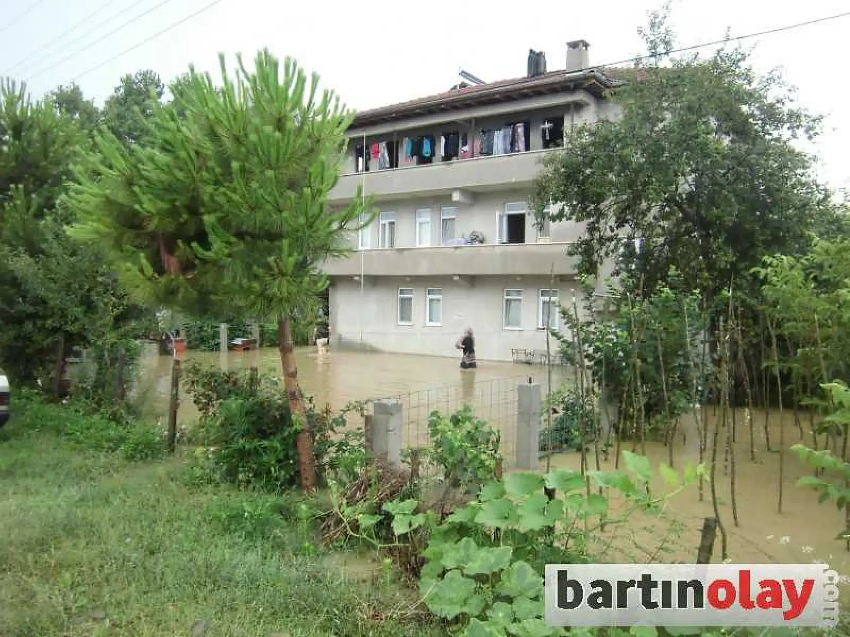 BARTIN'DA EV VE İŞYERLERİ SU ALTINDA KALDI