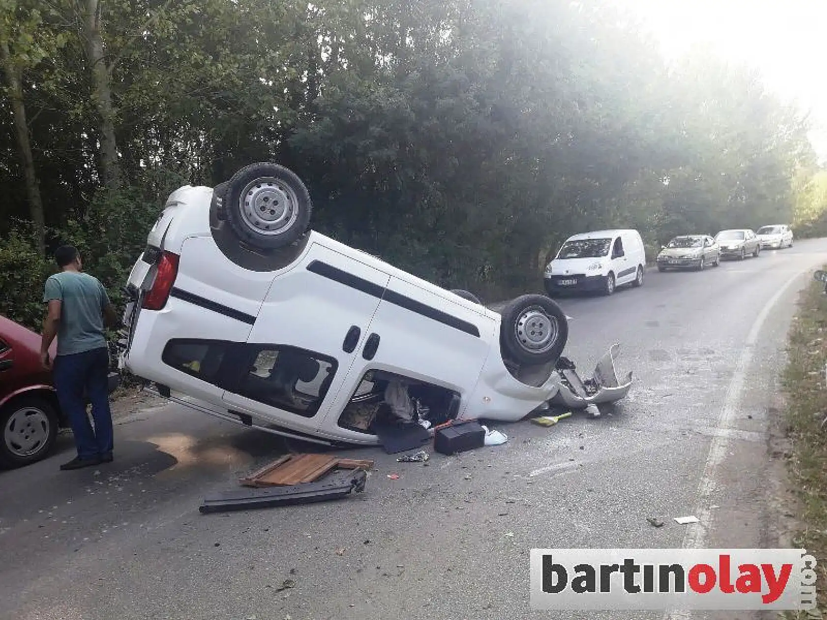 Kontrolden çıkan araç ters döndü