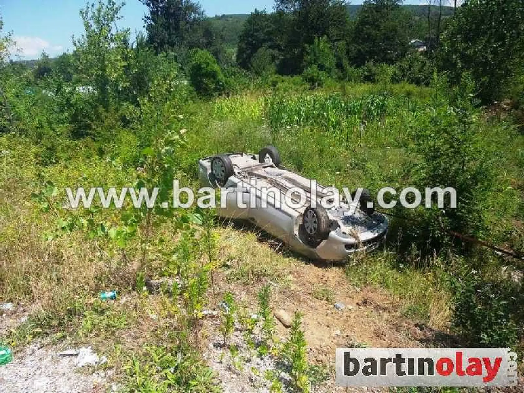 TAKLA ATAN OTOMOBİL ŞARAMPOLE UÇTU