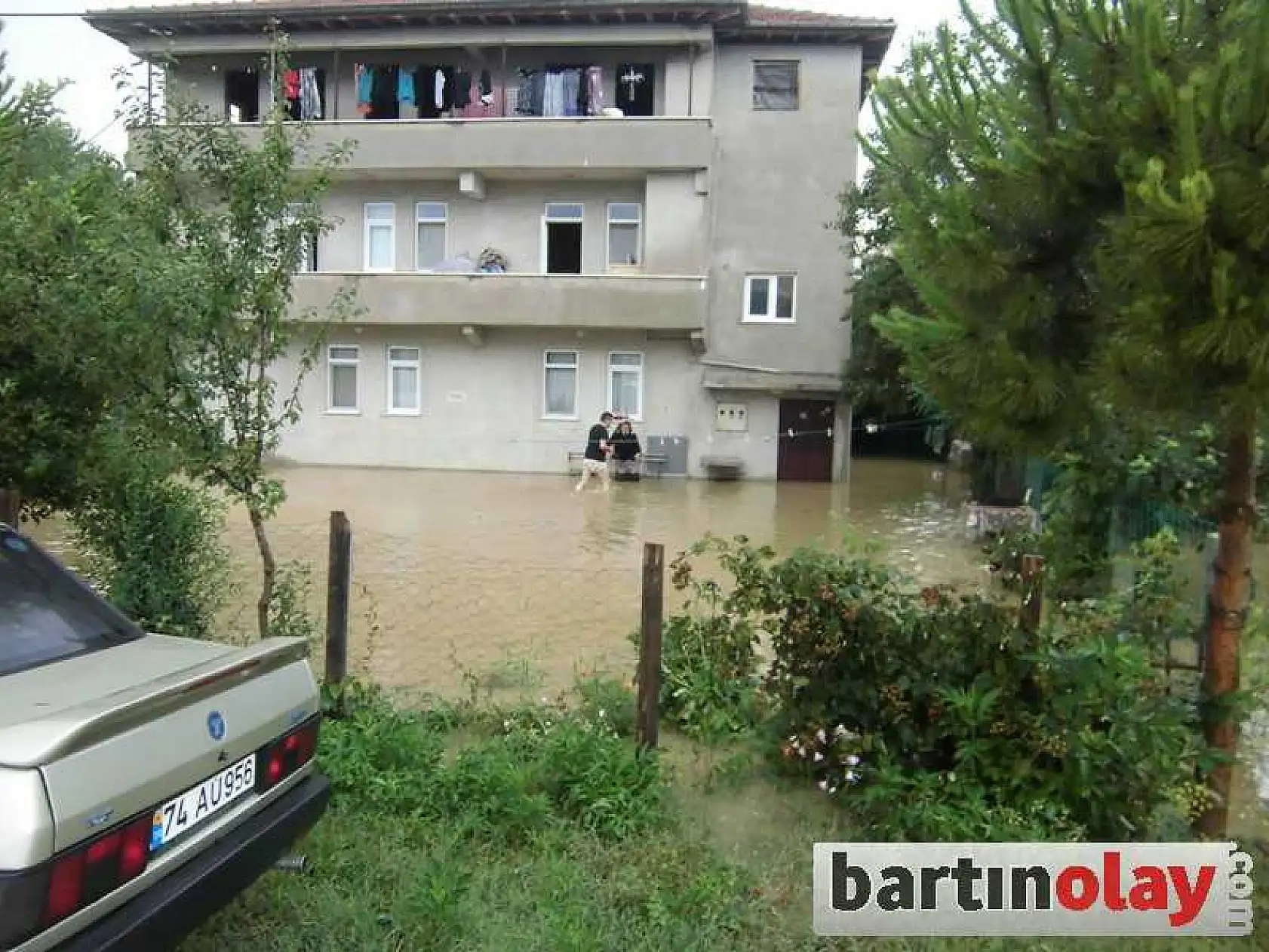 BARTIN'DA EV VE İŞYERLERİ SU ALTINDA KALDI