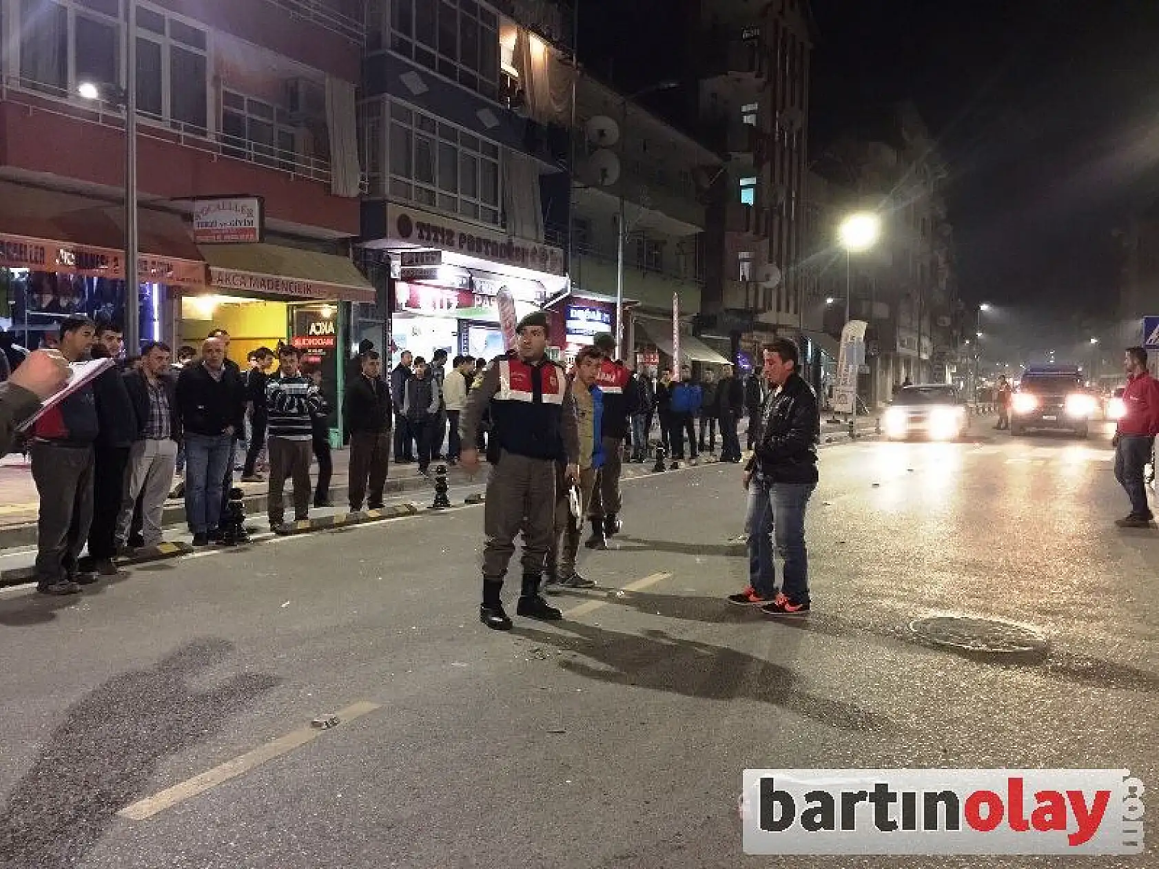 Otomobil ile motosiklet çarpıştı: 2 yaralı