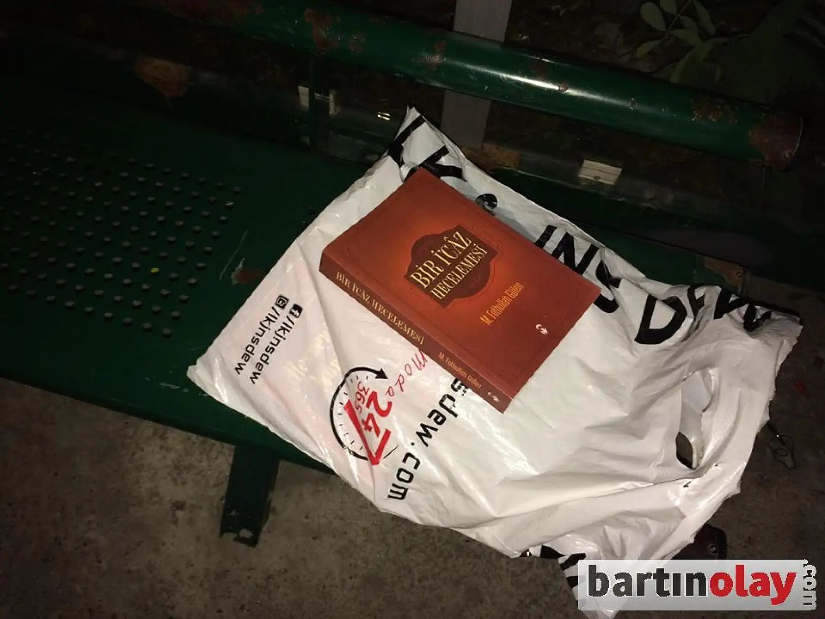 FETÖ'nün kitapları çöpe bırakıldı