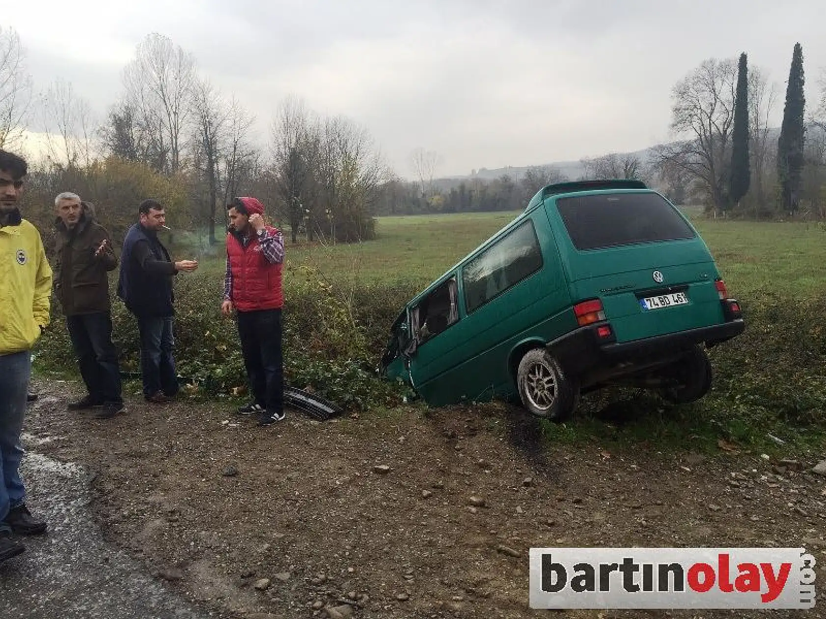 Minibüs ile tır çarpıştı: 2 yaralı