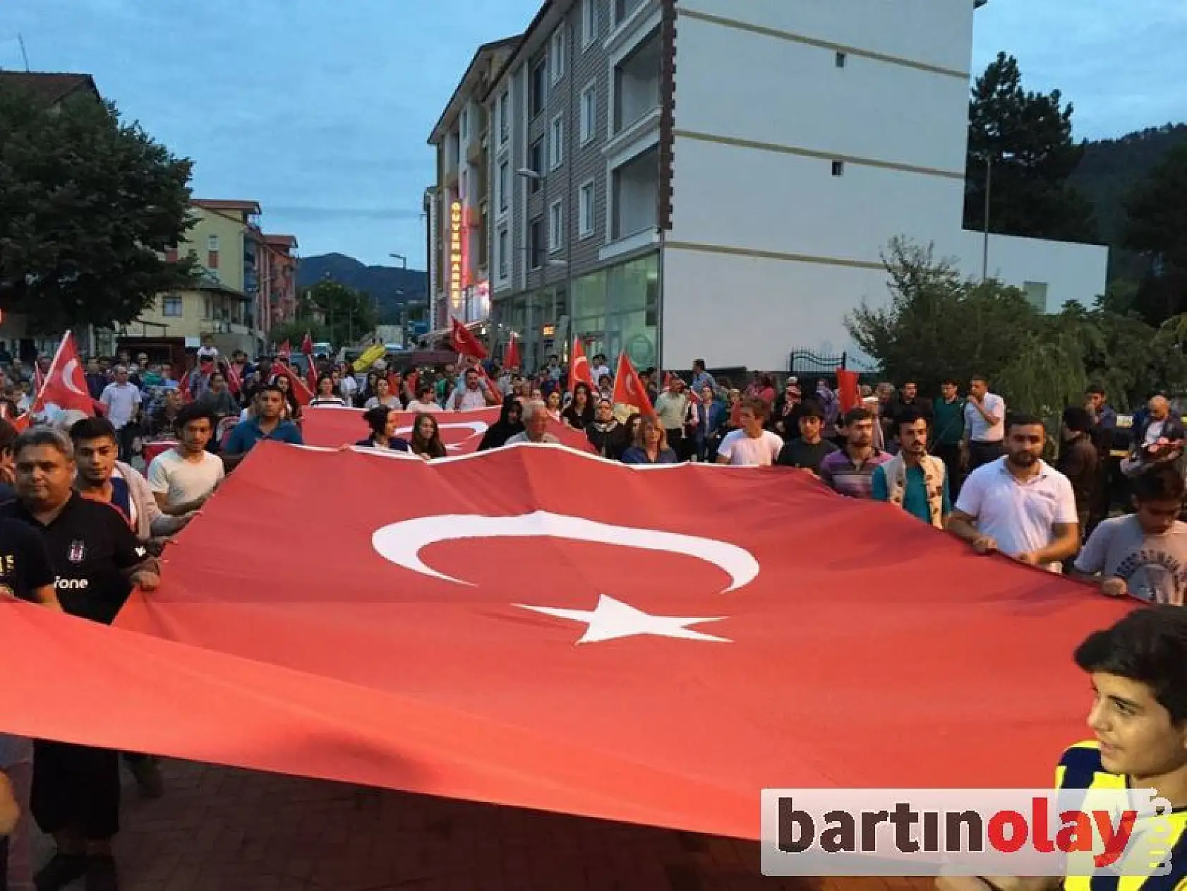 Ulus'ta yüzlerce kişi terörü lanetledi