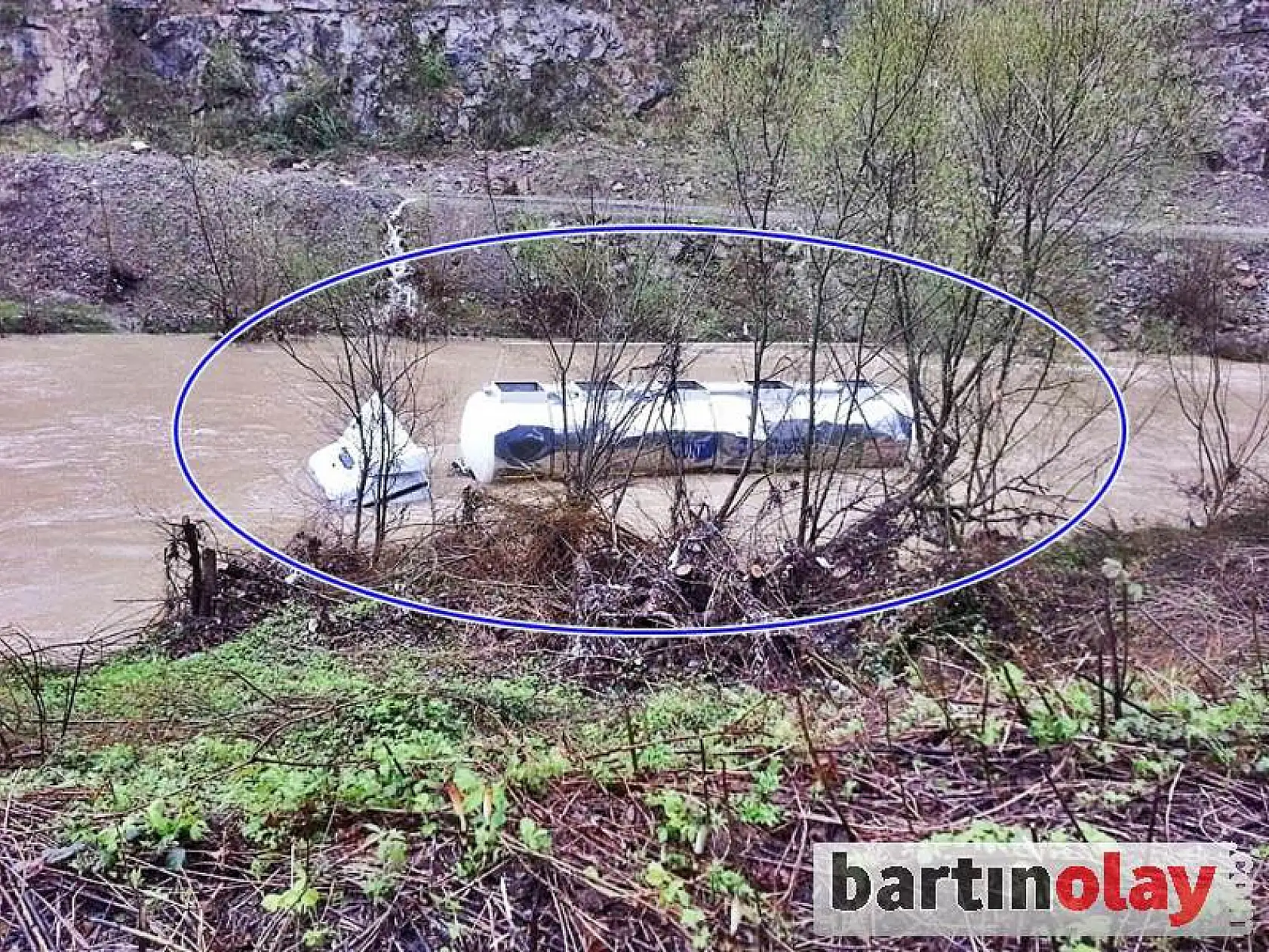 Köprüden Uçan Tanker Sulara Gömüldü