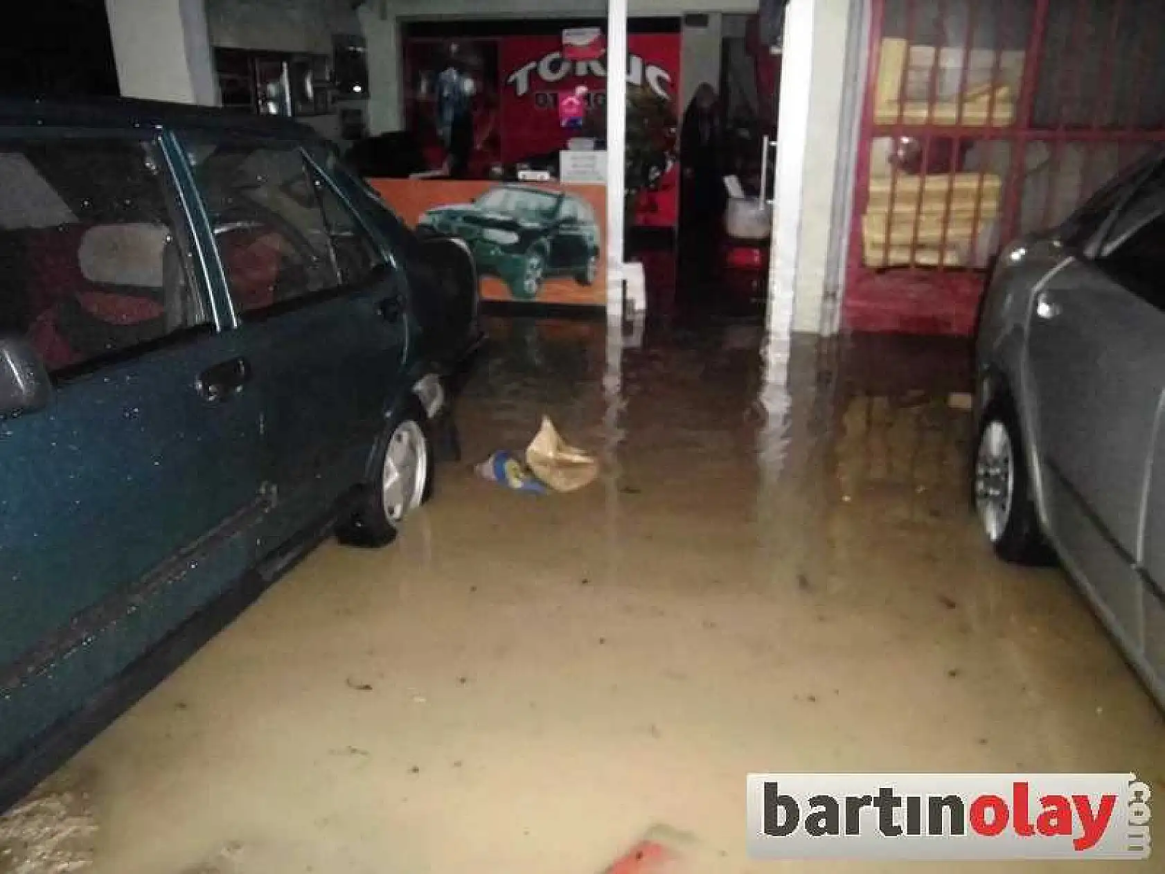 BARTIN'DA EV VE İŞYERLERİ SU ALTINDA KALDI