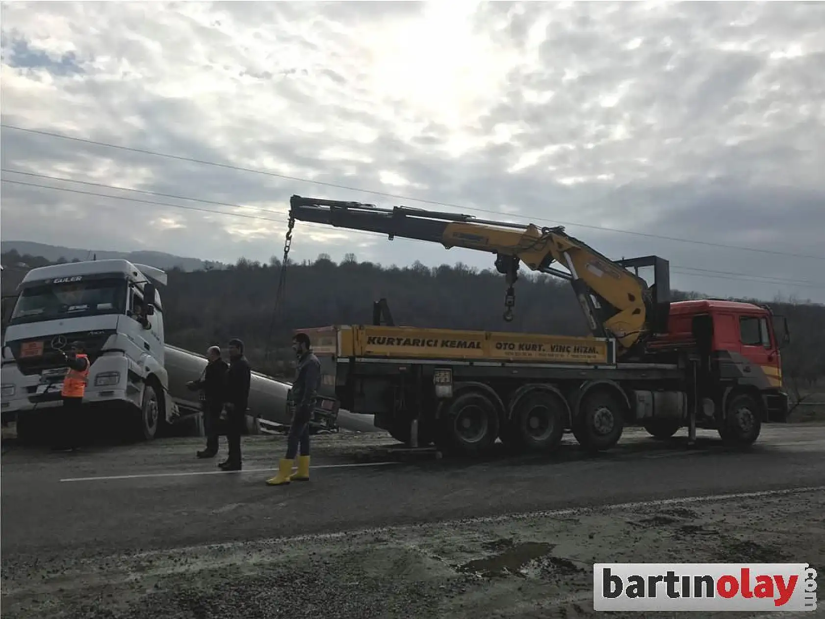 Kayan tanker yoldan çıktı