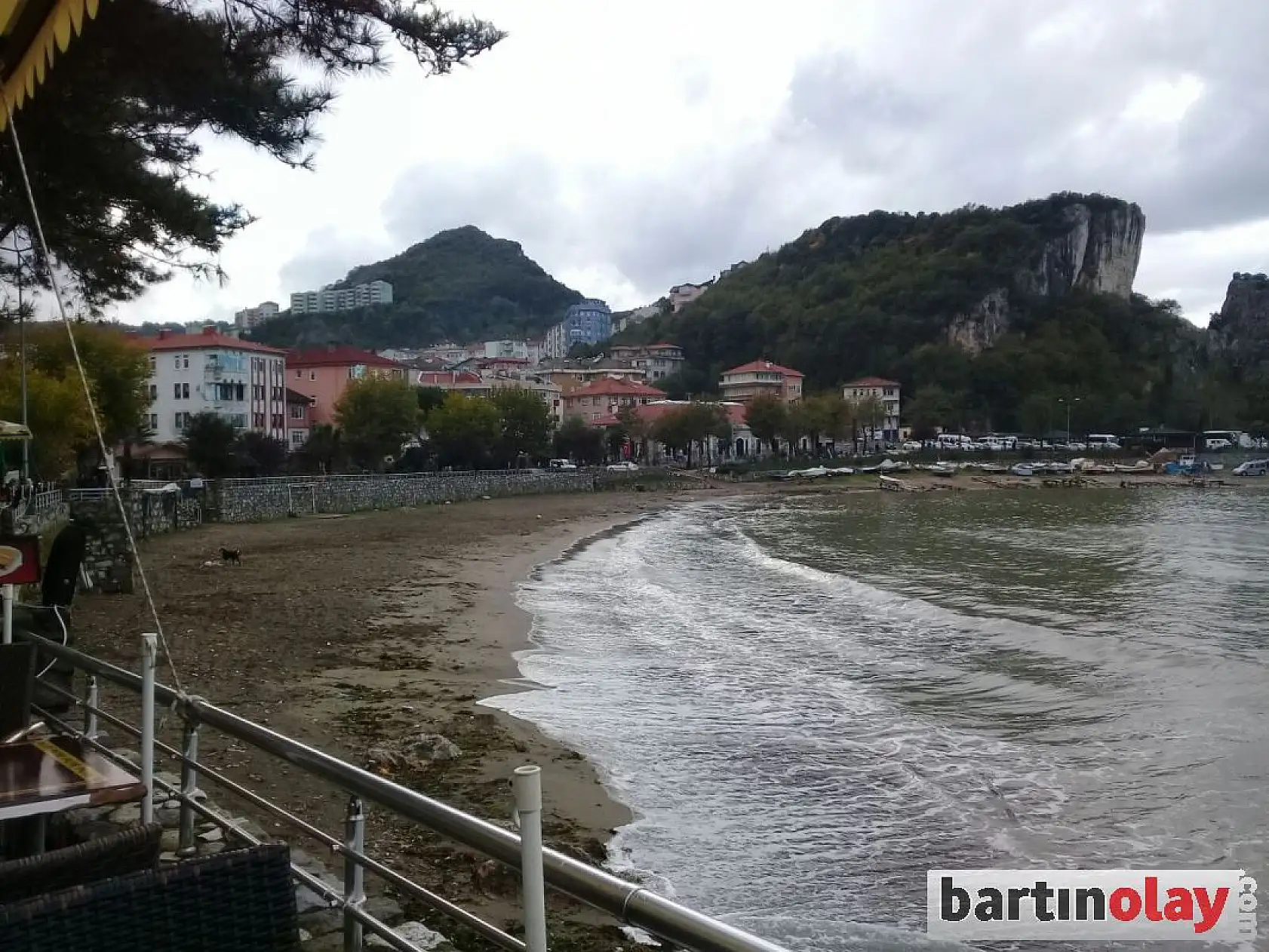 Deniz atılan çöpler geri geldi