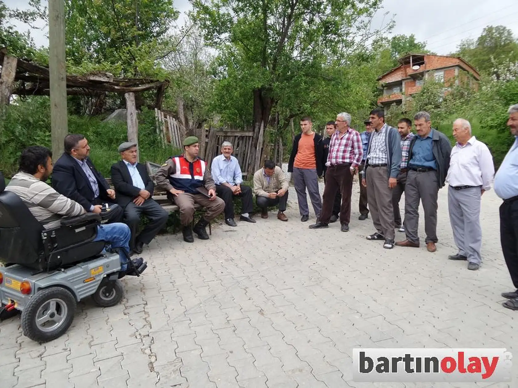 Jandarma köylüleri uyarıyor