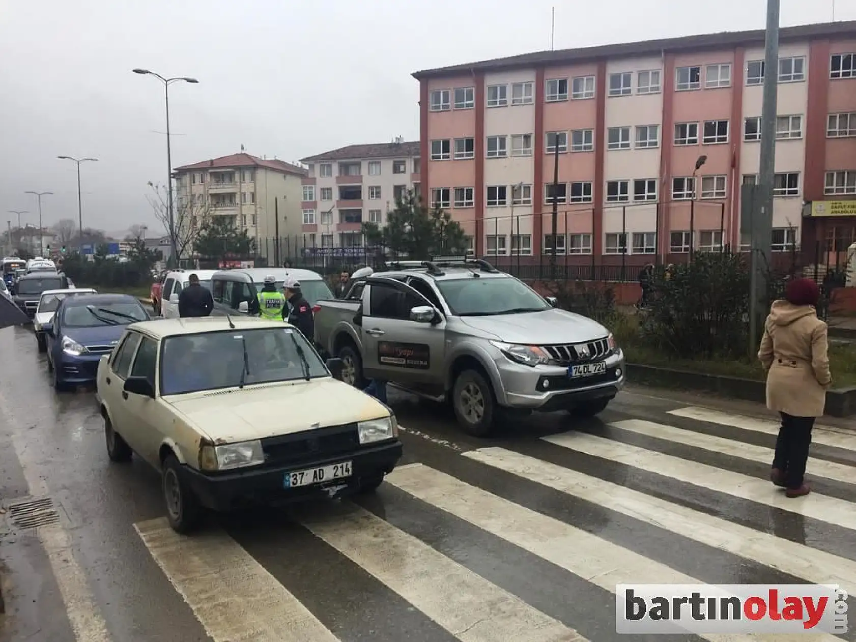 4 araç birbirine çarptı