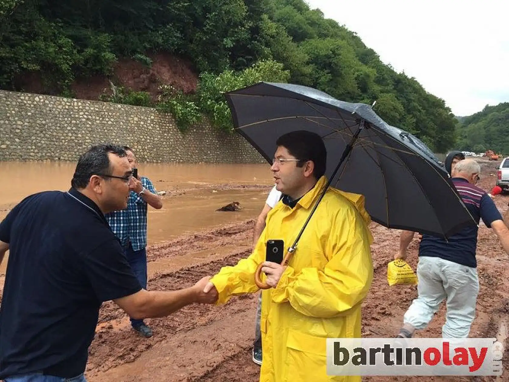 47 yolcu iş makinesi ile kurtarıldı