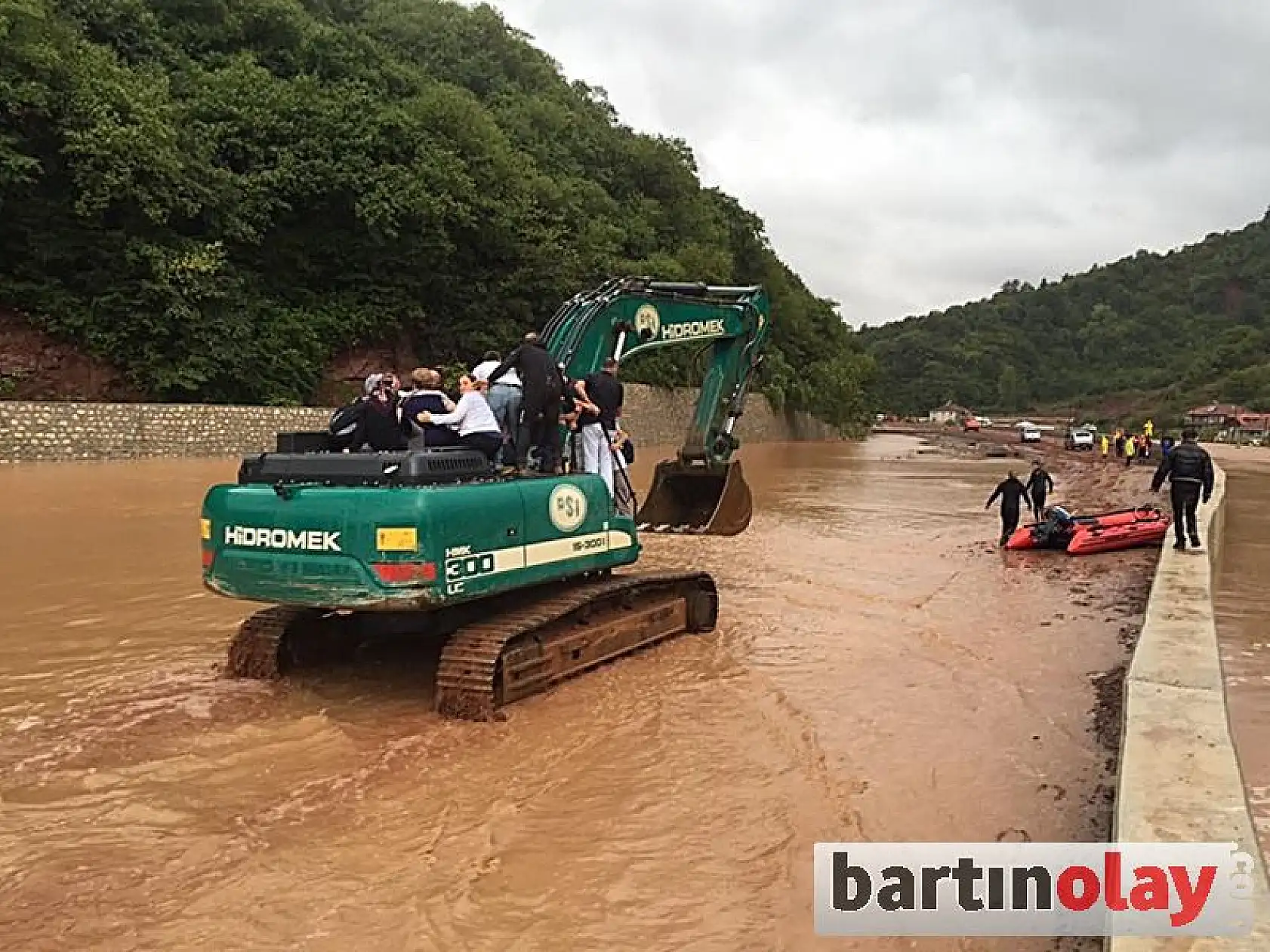47 yolcu iş makinesi ile kurtarıldı