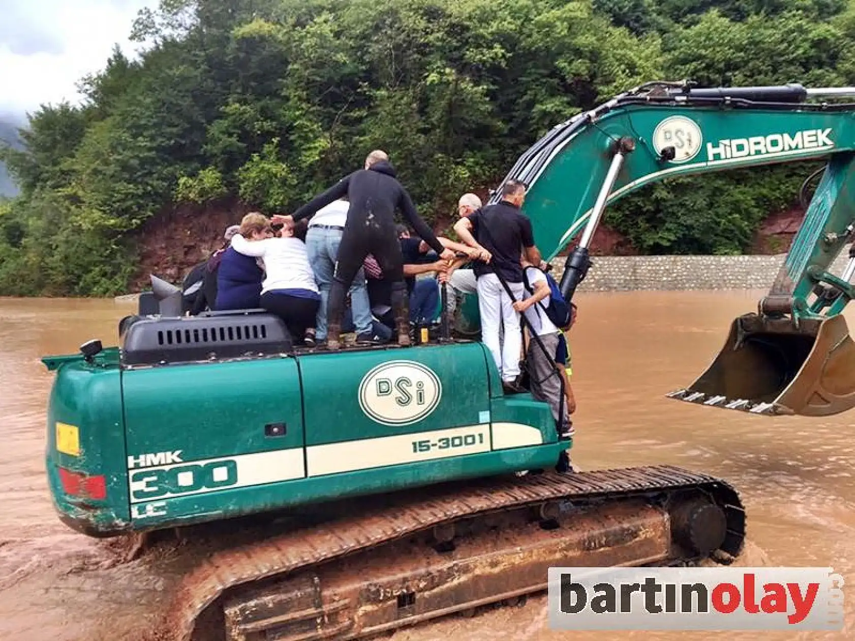 47 yolcu iş makinesi ile kurtarıldı