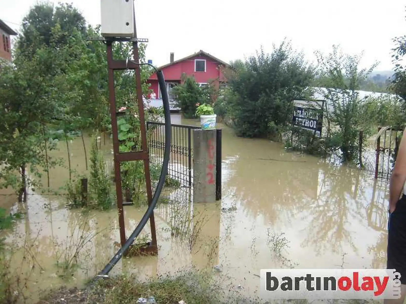 BARTIN'DA EV VE İŞYERLERİ SU ALTINDA KALDI