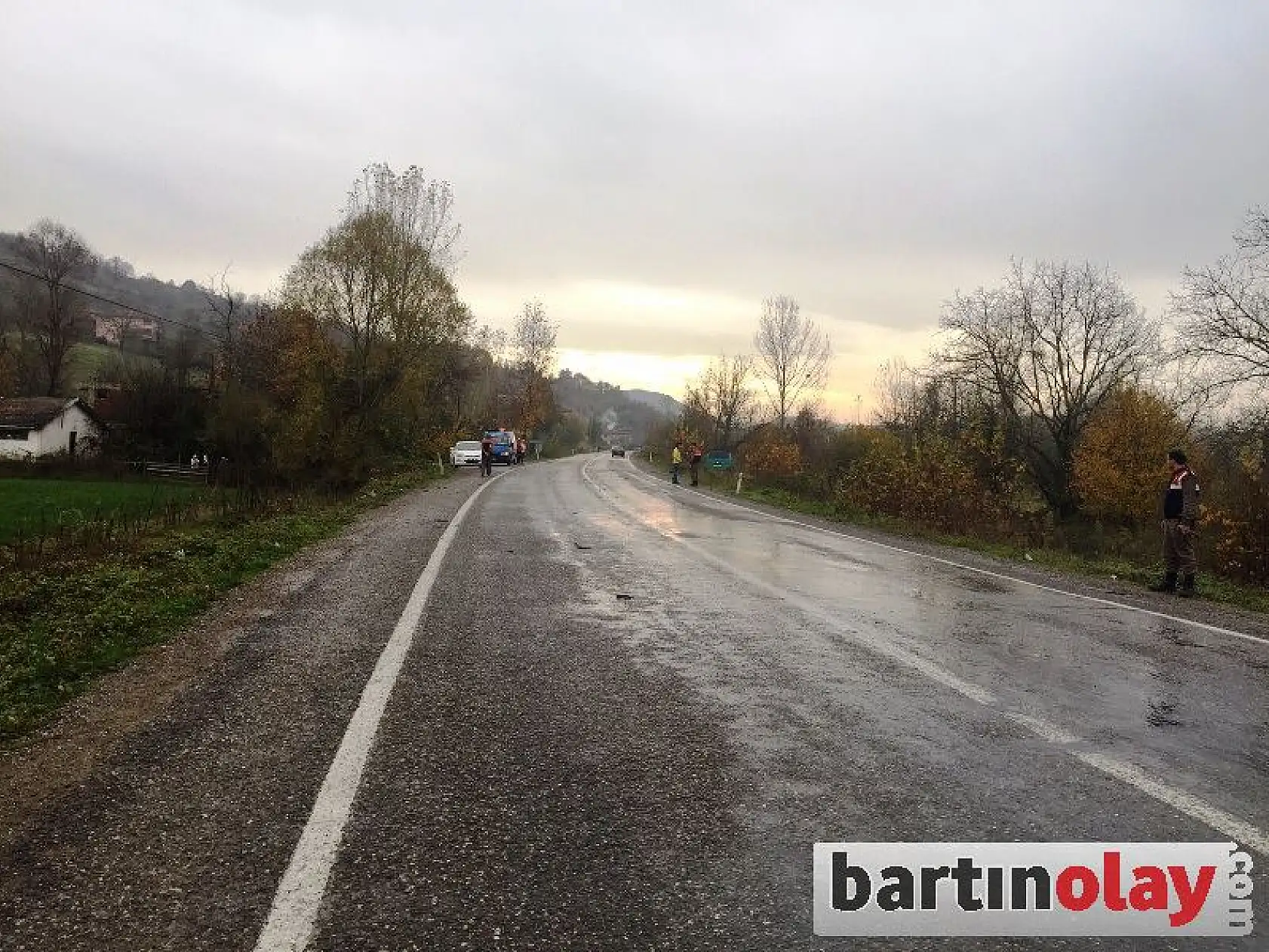 Minibüs ile tır çarpıştı: 2 yaralı