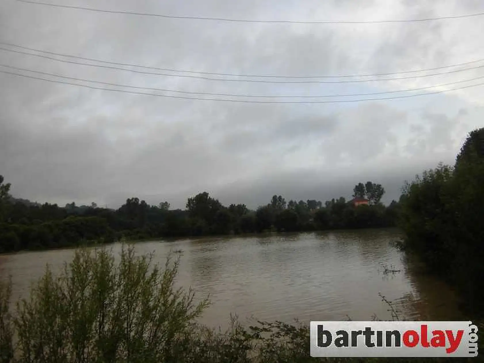 BARTIN'DA EV VE İŞYERLERİ SU ALTINDA KALDI