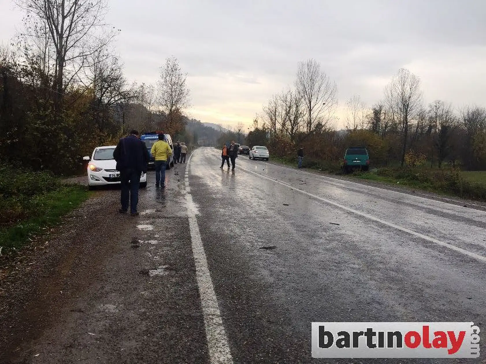 Minibüs ile tır çarpıştı: 2 yaralı