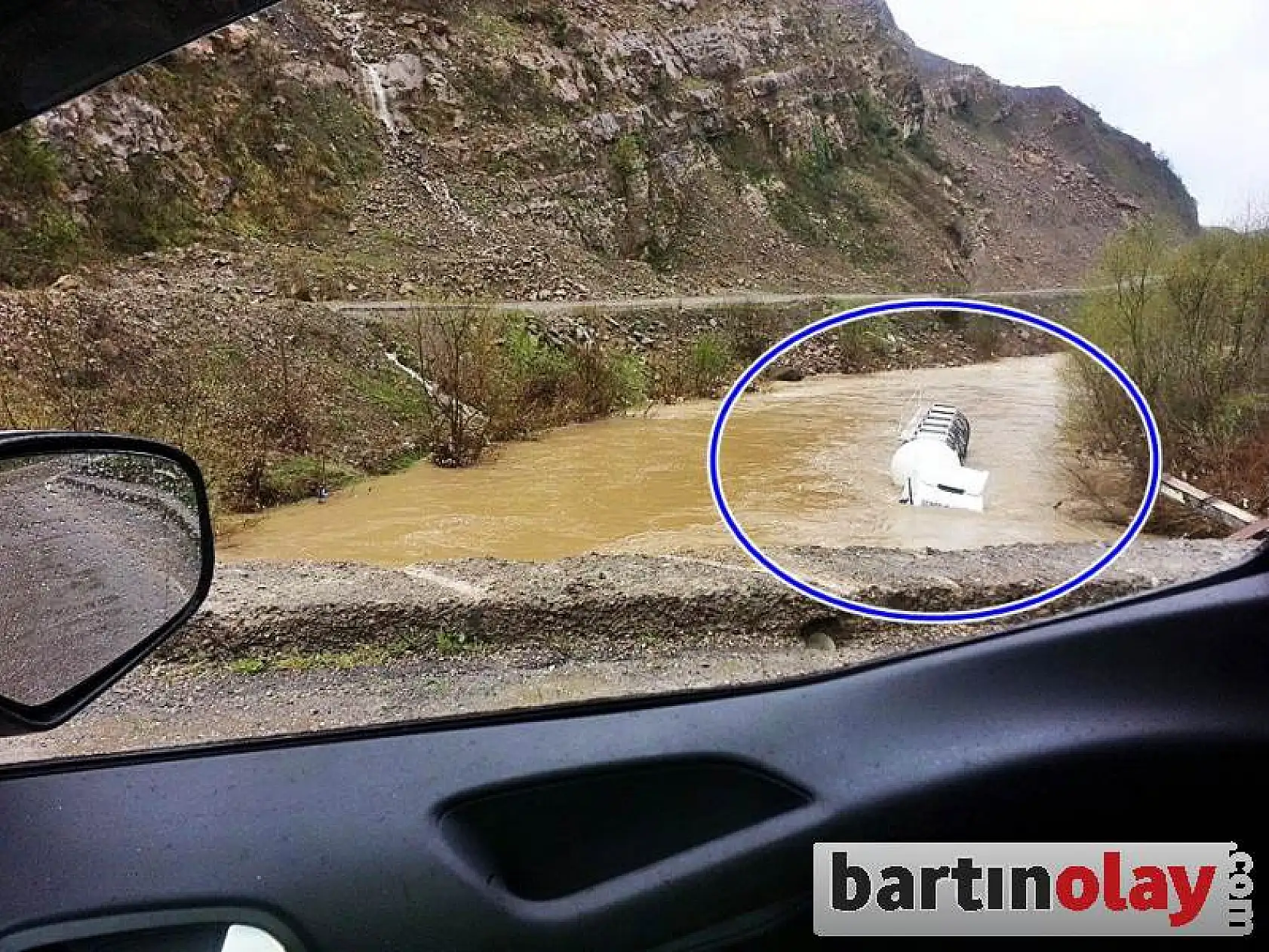 Köprüden Uçan Tanker Sulara Gömüldü