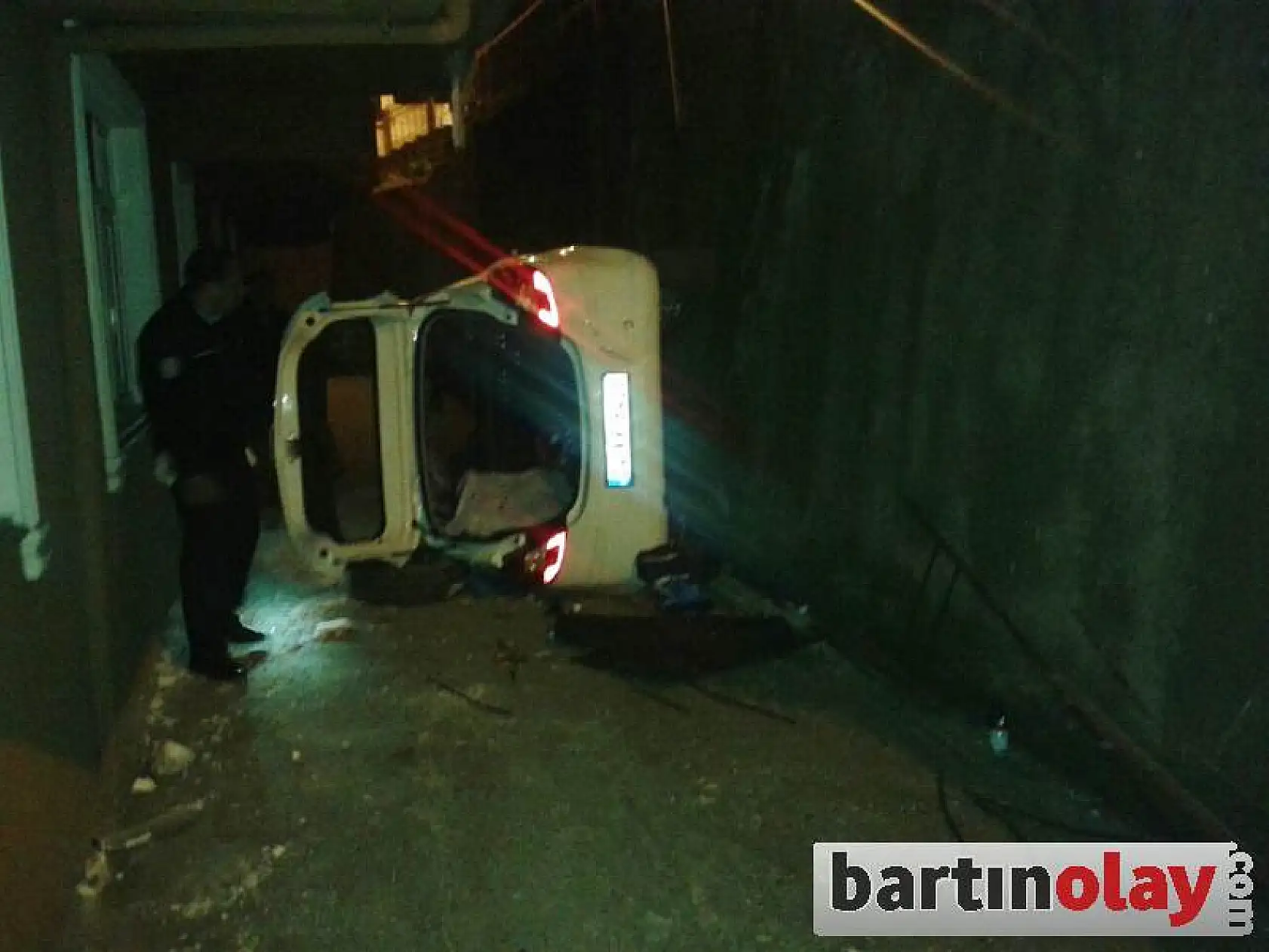 Otomobil Apartman boşluğuna uçtu