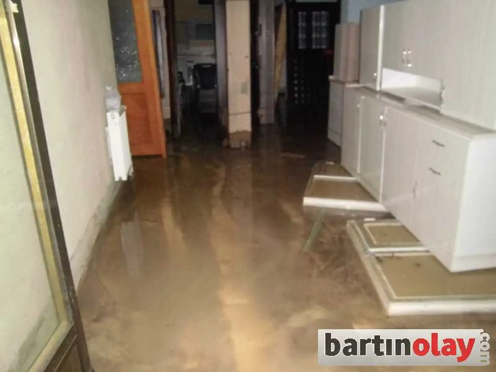 BARTIN'DA EV VE İŞYERLERİ SU ALTINDA KALDI