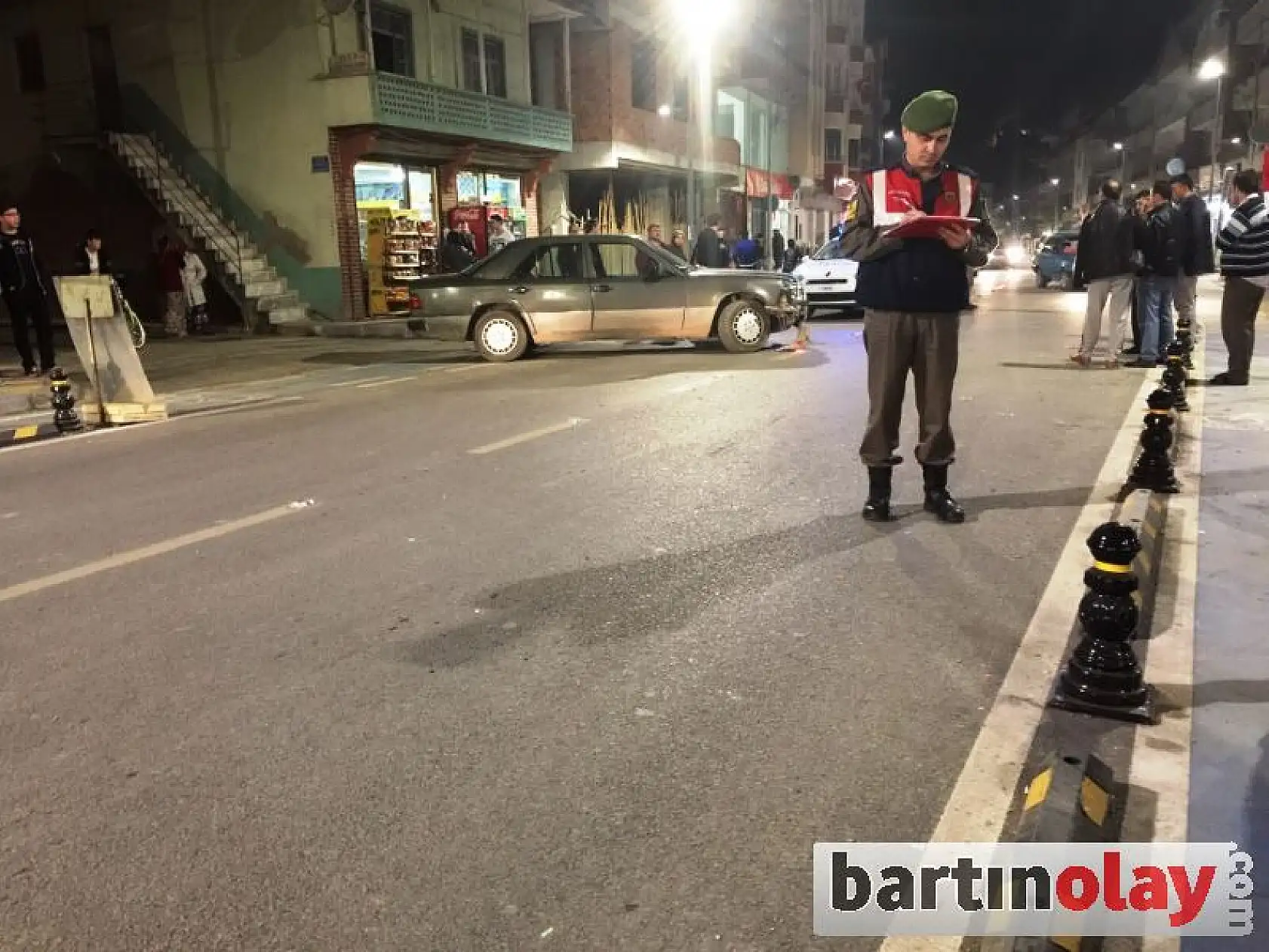 Otomobil ile motosiklet çarpıştı: 2 yaralı