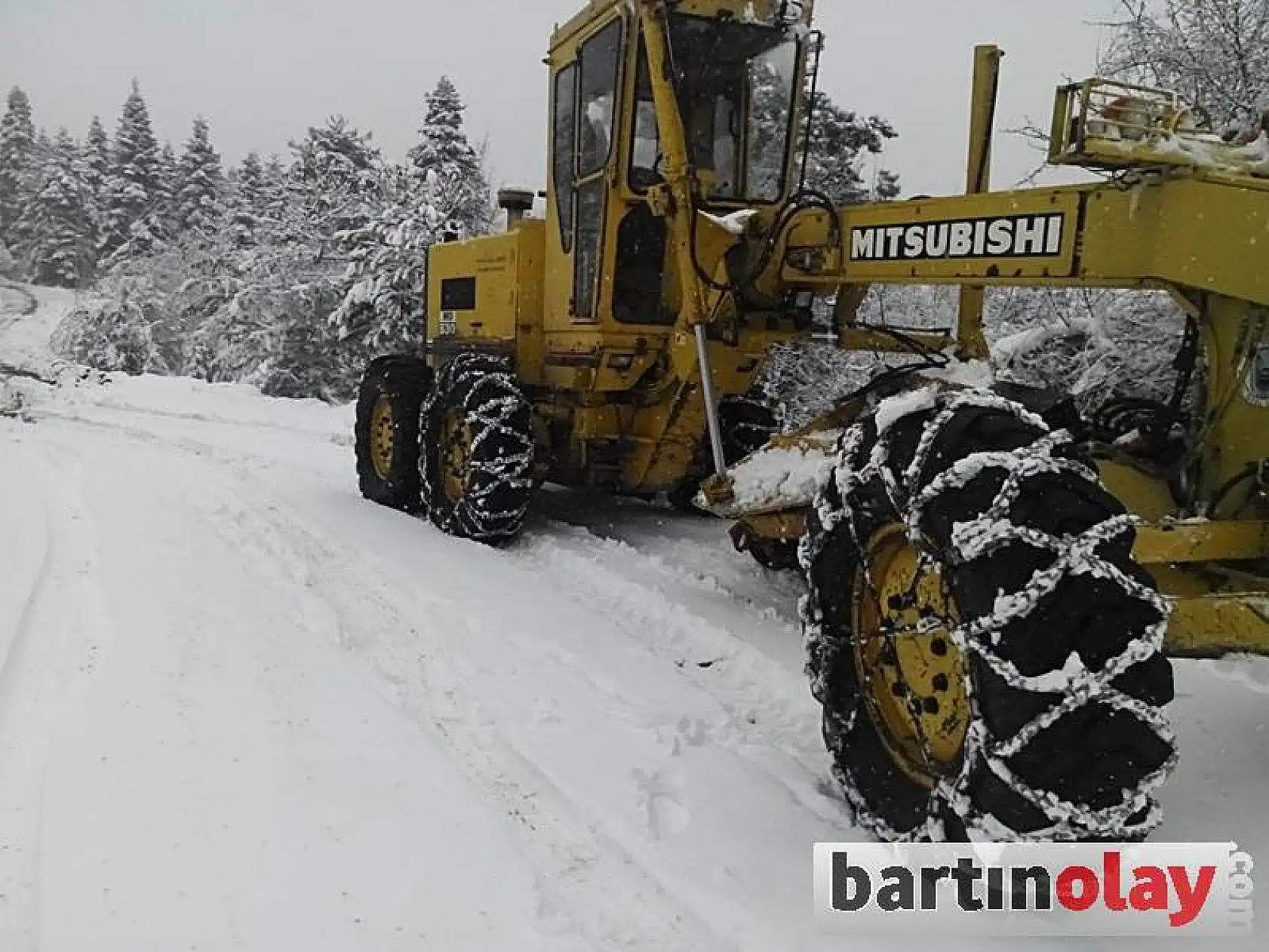 Köy yollarında kar manzaraları