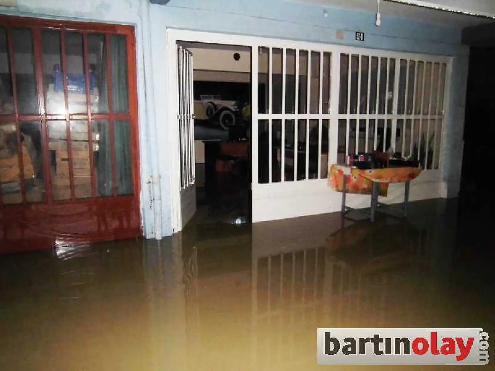 BARTIN'DA EV VE İŞYERLERİ SU ALTINDA KALDI