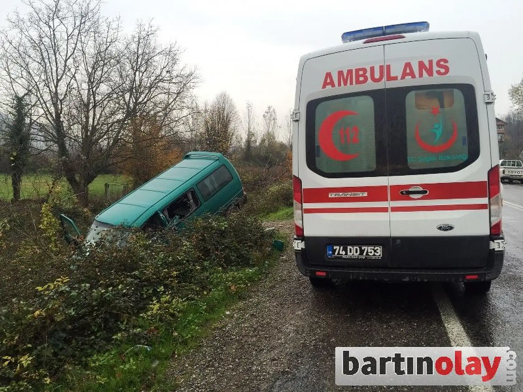 Minibüs ile tır çarpıştı: 2 yaralı