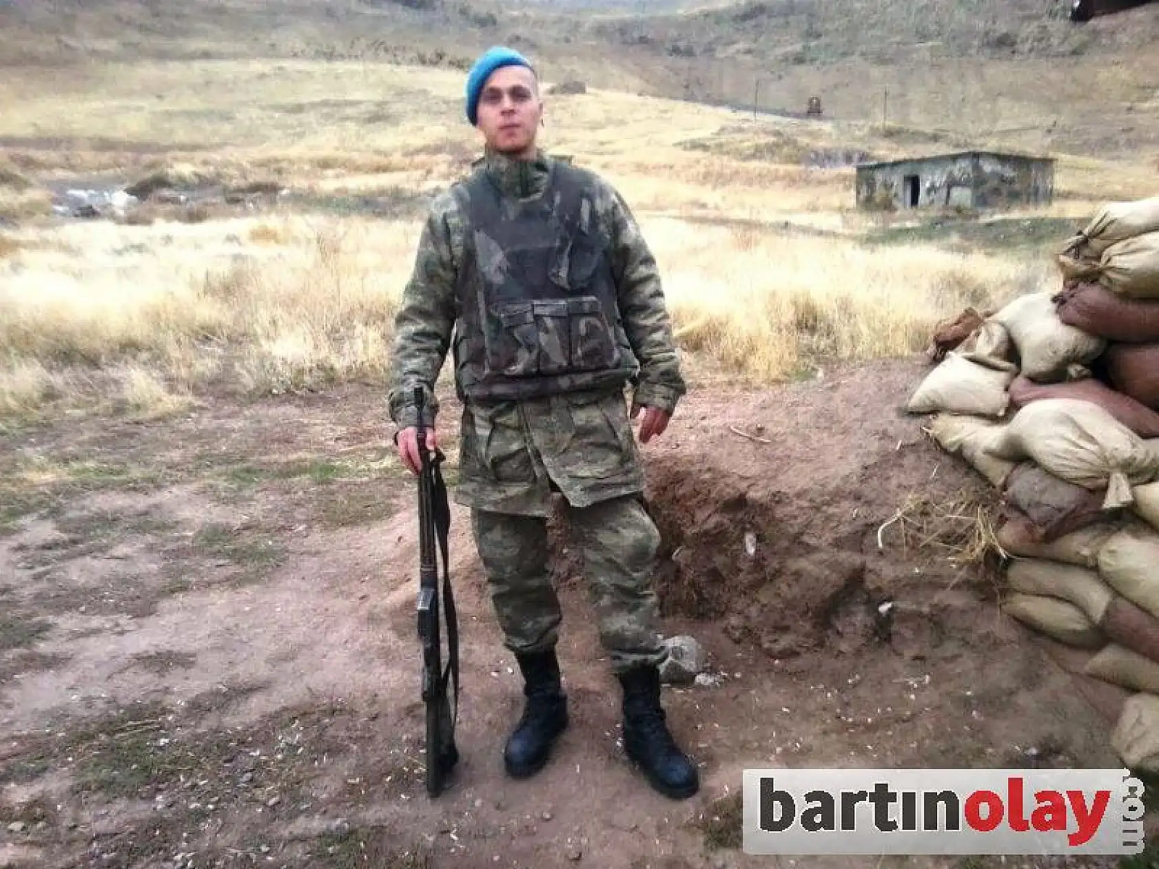 Zonguldak şehidine ağlıyor