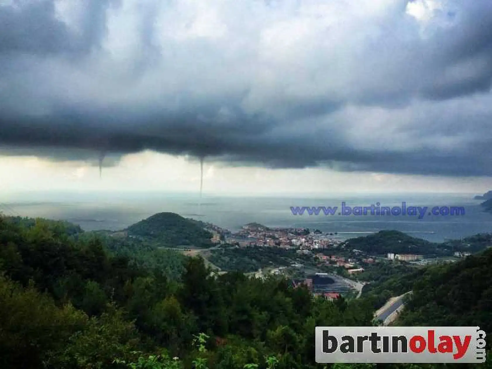 AMASRA'DA HORTUM PANİĞİ YAŞANDI