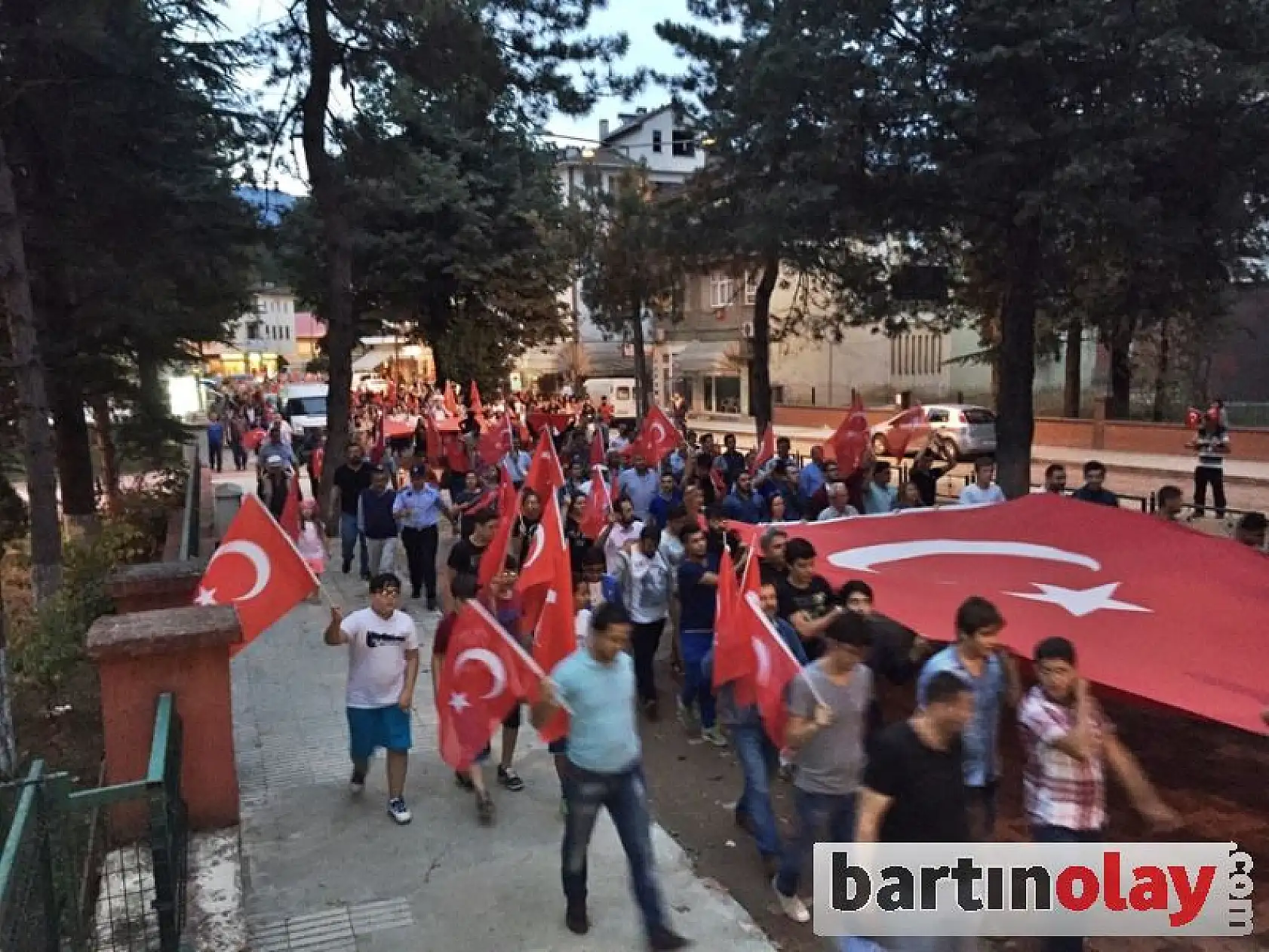 Ulus'ta yüzlerce kişi terörü lanetledi