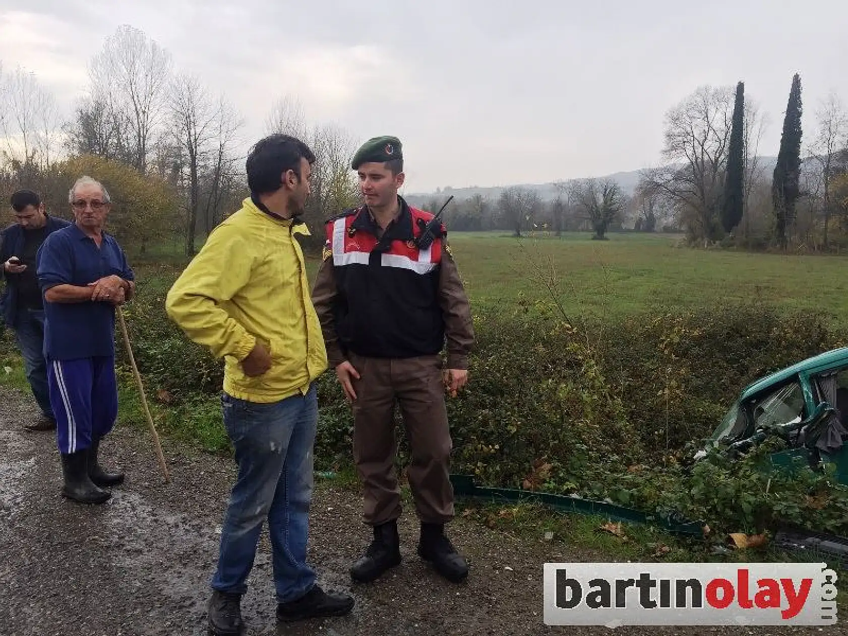 Minibüs ile tır çarpıştı: 2 yaralı