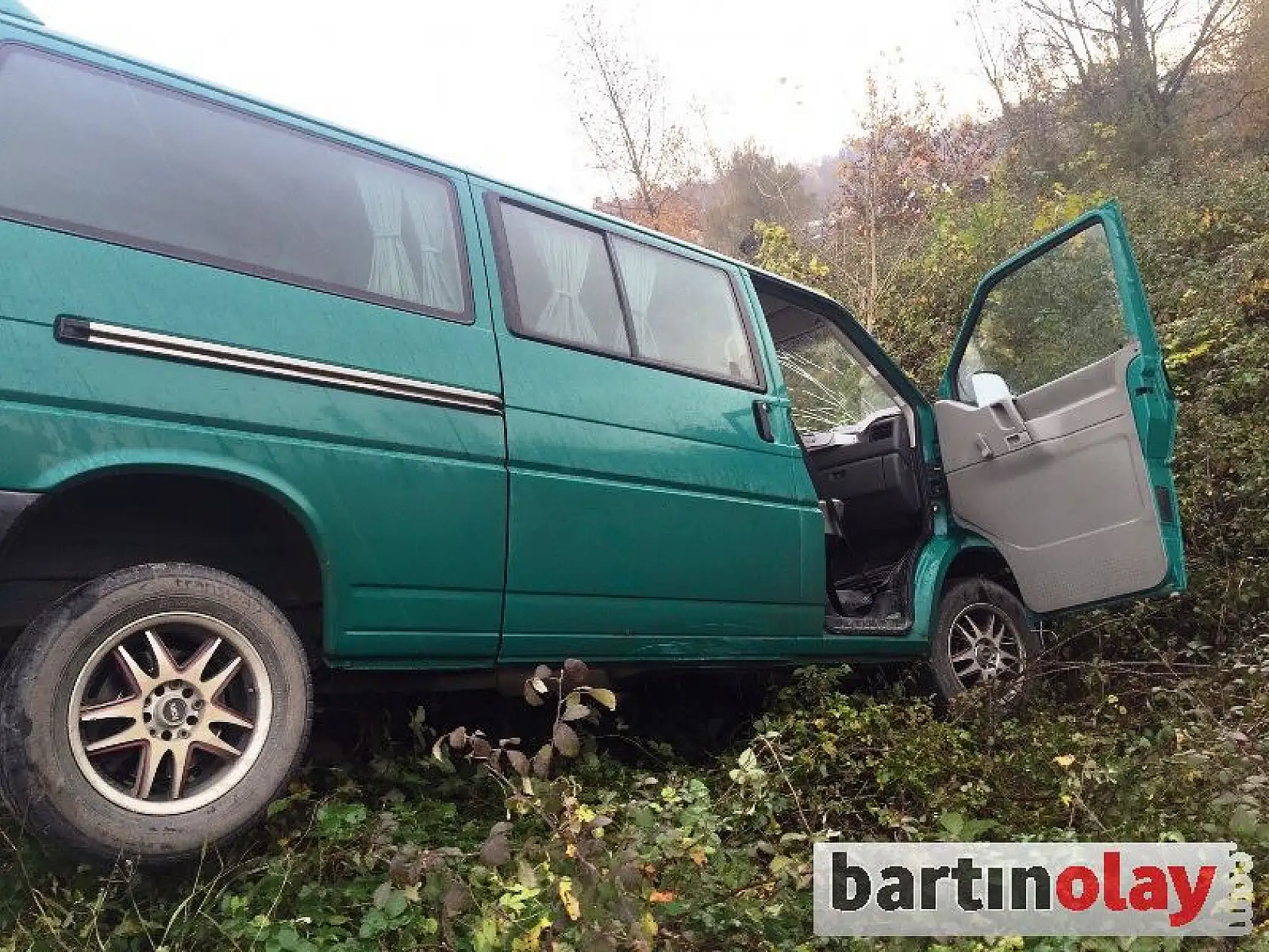 Minibüs ile tır çarpıştı: 2 yaralı