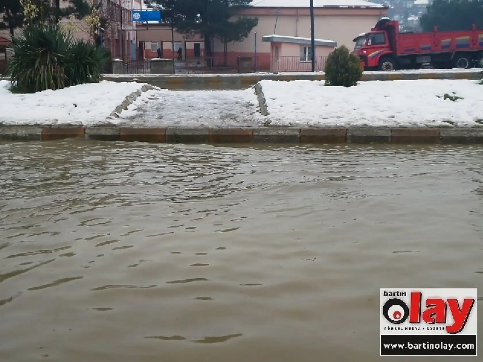 Kozcağız'da Eriyen Kar Sel Getirdi